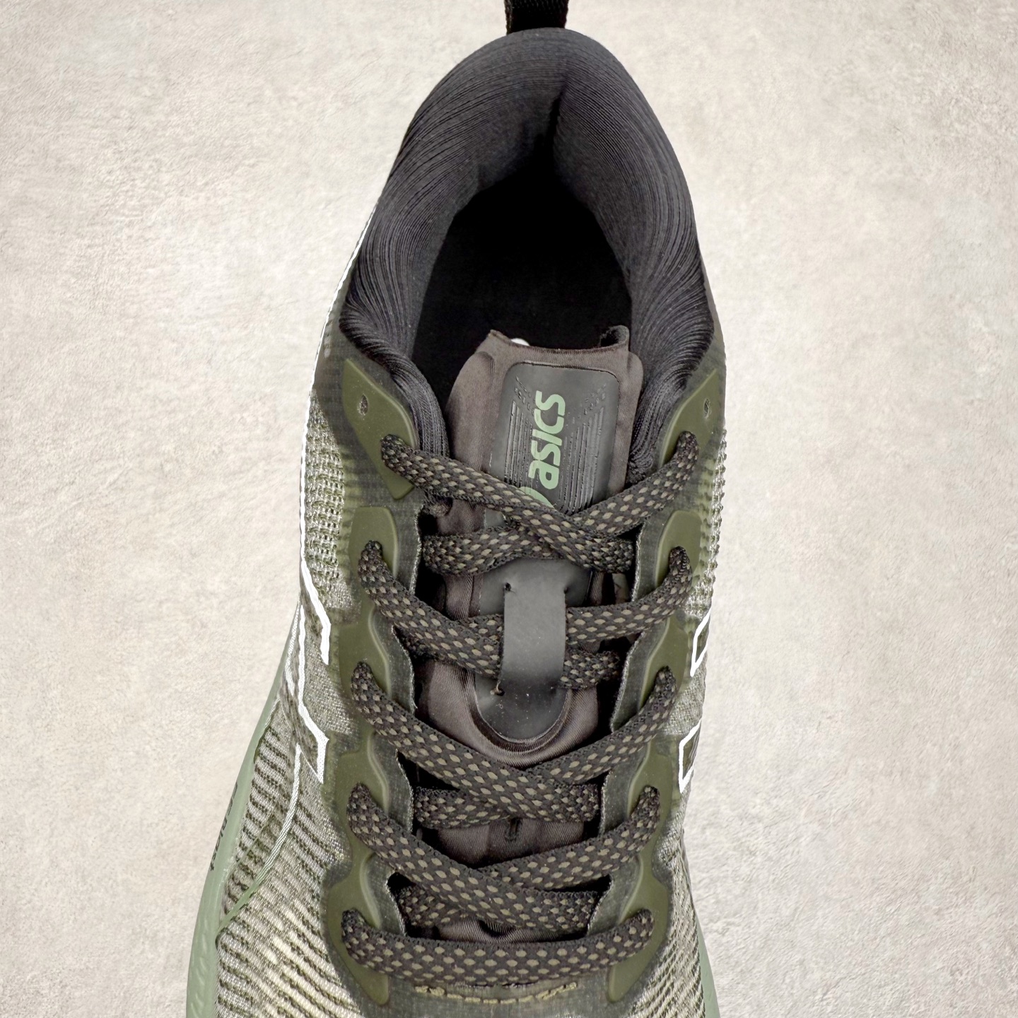 图片[5]-Asics Gel-Kinsei Blast 运动织物低帮休闲跑步鞋 ASICS（亚瑟士）是日本实业家鬼冢喜八郎创立的跑鞋运动品牌，名字想法源自著名的拉丁谚语“AnimaSana In Corpore Sano”，意为“健全的精神寓于强健的体魄”。正如其名字的含义，ASICS亚瑟士一直坚信保持身体的健康与活力是打造健康快乐的生活方式的最佳途径。亚瑟士的跑鞋、篮球鞋等系列集专业与美貌于一身，拥有极高的热度。2016年，ASICS在“2016年日本最佳全球品牌”排行榜名列第17名。尺码：36 37 37.5 38 39 39.5 40 40.5 41.5 42 42.5 43.5 44 45-选品中心