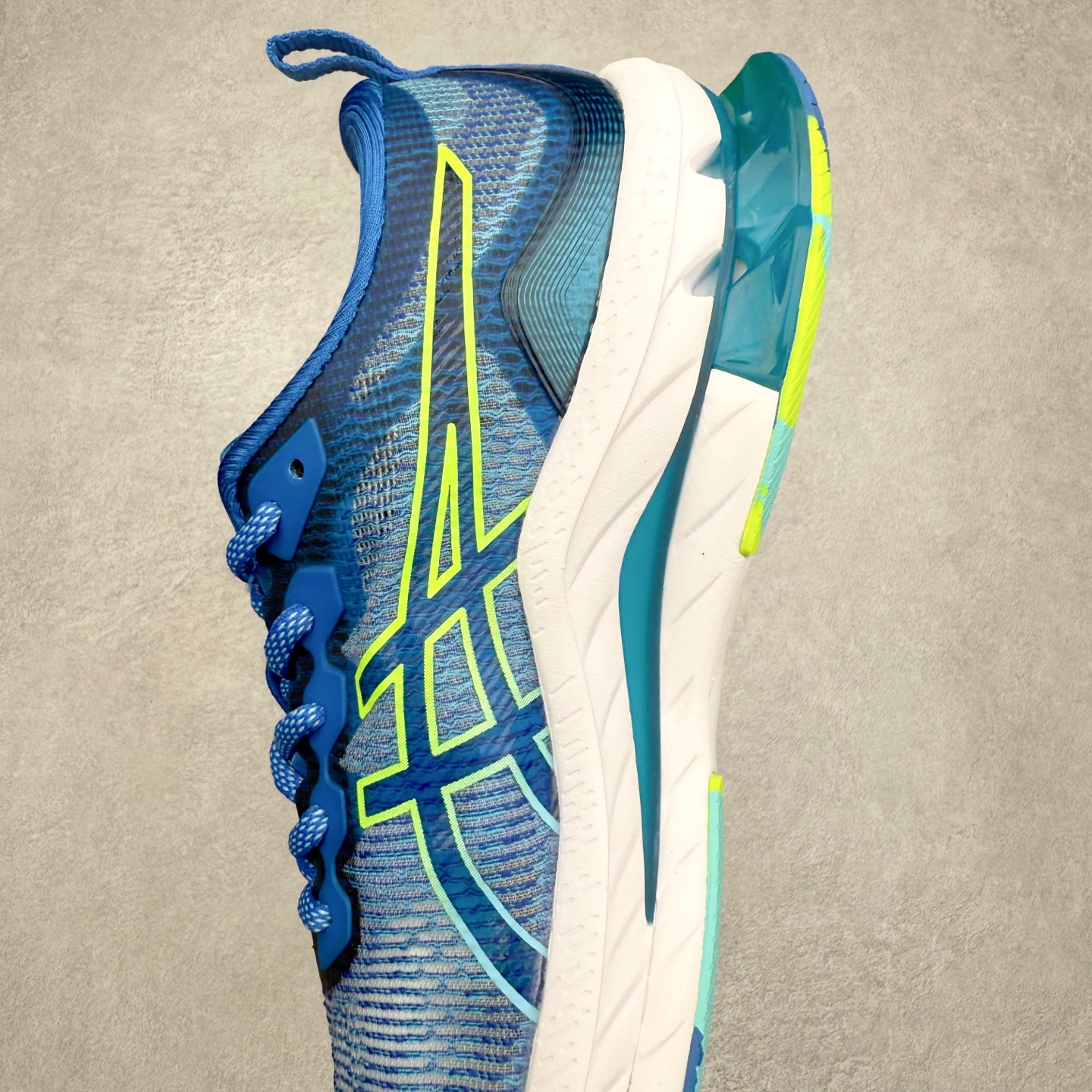 图片[7]-Asics Gel-Kinsei Blast 运动织物低帮休闲跑步鞋 ASICS（亚瑟士）是日本实业家鬼冢喜八郎创立的跑鞋运动品牌，名字想法源自著名的拉丁谚语“AnimaSana In Corpore Sano”，意为“健全的精神寓于强健的体魄”。正如其名字的含义，ASICS亚瑟士一直坚信保持身体的健康与活力是打造健康快乐的生活方式的最佳途径。亚瑟士的跑鞋、篮球鞋等系列集专业与美貌于一身，拥有极高的热度。2016年，ASICS在“2016年日本最佳全球品牌”排行榜名列第17名。尺码：36 37 37.5 38 39 39.5 40 40.5 41.5 42 42.5 43.5 44 45-选品中心