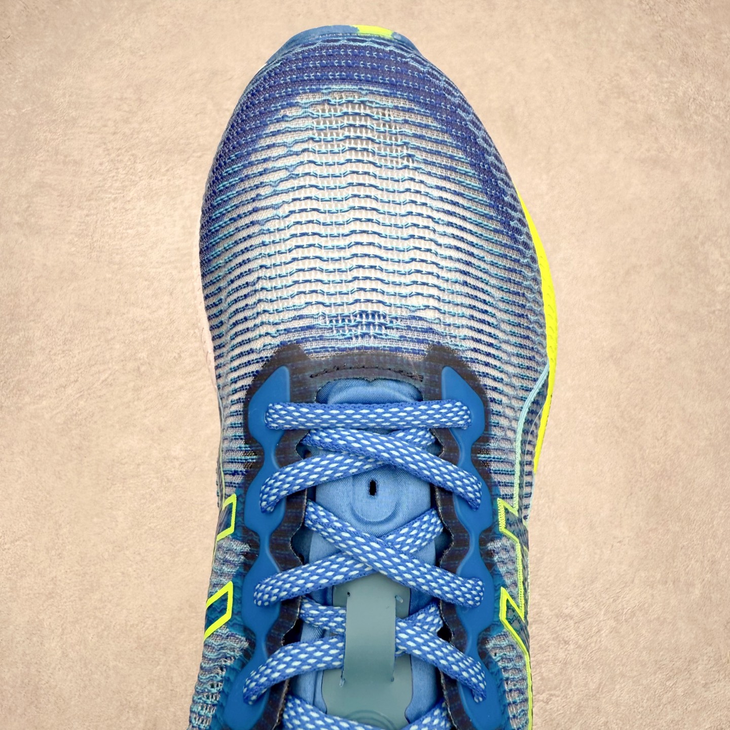 图片[4]-Asics Gel-Kinsei Blast 运动织物低帮休闲跑步鞋 ASICS（亚瑟士）是日本实业家鬼冢喜八郎创立的跑鞋运动品牌，名字想法源自著名的拉丁谚语“AnimaSana In Corpore Sano”，意为“健全的精神寓于强健的体魄”。正如其名字的含义，ASICS亚瑟士一直坚信保持身体的健康与活力是打造健康快乐的生活方式的最佳途径。亚瑟士的跑鞋、篮球鞋等系列集专业与美貌于一身，拥有极高的热度。2016年，ASICS在“2016年日本最佳全球品牌”排行榜名列第17名。尺码：36 37 37.5 38 39 39.5 40 40.5 41.5 42 42.5 43.5 44 45-选品中心