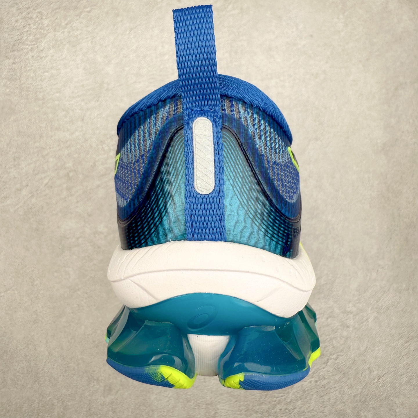 图片[8]-Asics Gel-Kinsei Blast 运动织物低帮休闲跑步鞋 ASICS（亚瑟士）是日本实业家鬼冢喜八郎创立的跑鞋运动品牌，名字想法源自著名的拉丁谚语“AnimaSana In Corpore Sano”，意为“健全的精神寓于强健的体魄”。正如其名字的含义，ASICS亚瑟士一直坚信保持身体的健康与活力是打造健康快乐的生活方式的最佳途径。亚瑟士的跑鞋、篮球鞋等系列集专业与美貌于一身，拥有极高的热度。2016年，ASICS在“2016年日本最佳全球品牌”排行榜名列第17名。尺码：36 37 37.5 38 39 39.5 40 40.5 41.5 42 42.5 43.5 44 45-选品中心