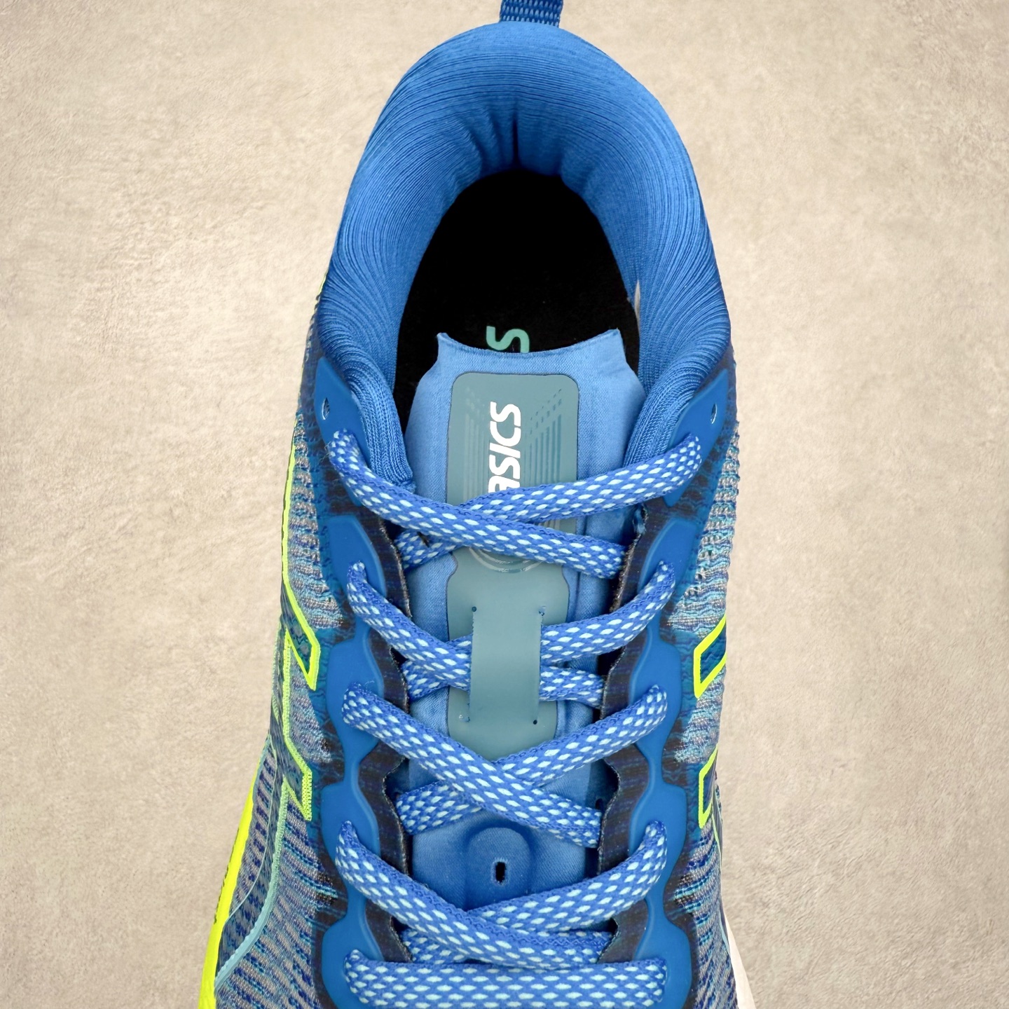 图片[5]-Asics Gel-Kinsei Blast 运动织物低帮休闲跑步鞋 ASICS（亚瑟士）是日本实业家鬼冢喜八郎创立的跑鞋运动品牌，名字想法源自著名的拉丁谚语“AnimaSana In Corpore Sano”，意为“健全的精神寓于强健的体魄”。正如其名字的含义，ASICS亚瑟士一直坚信保持身体的健康与活力是打造健康快乐的生活方式的最佳途径。亚瑟士的跑鞋、篮球鞋等系列集专业与美貌于一身，拥有极高的热度。2016年，ASICS在“2016年日本最佳全球品牌”排行榜名列第17名。尺码：36 37 37.5 38 39 39.5 40 40.5 41.5 42 42.5 43.5 44 45-选品中心