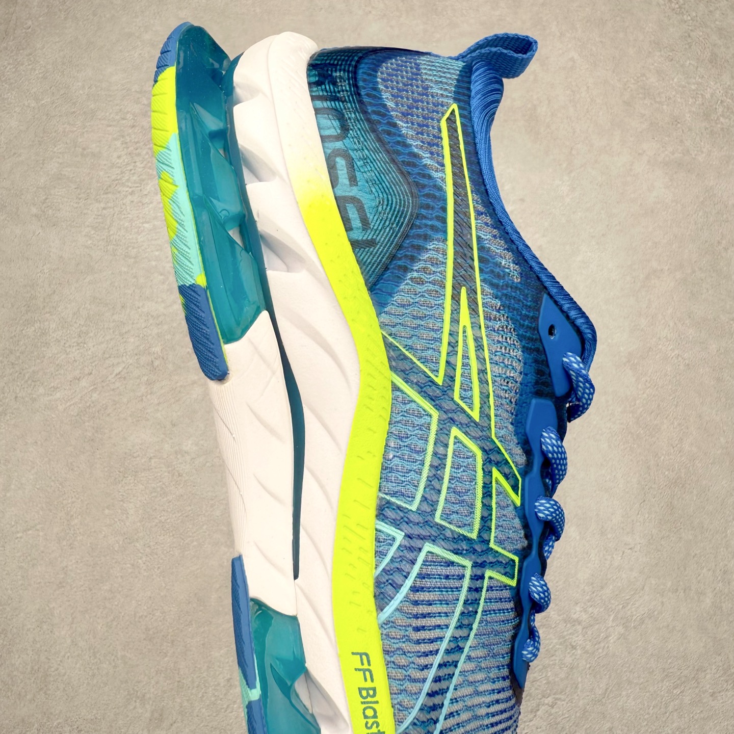 图片[6]-Asics Gel-Kinsei Blast 运动织物低帮休闲跑步鞋 ASICS（亚瑟士）是日本实业家鬼冢喜八郎创立的跑鞋运动品牌，名字想法源自著名的拉丁谚语“AnimaSana In Corpore Sano”，意为“健全的精神寓于强健的体魄”。正如其名字的含义，ASICS亚瑟士一直坚信保持身体的健康与活力是打造健康快乐的生活方式的最佳途径。亚瑟士的跑鞋、篮球鞋等系列集专业与美貌于一身，拥有极高的热度。2016年，ASICS在“2016年日本最佳全球品牌”排行榜名列第17名。尺码：36 37 37.5 38 39 39.5 40 40.5 41.5 42 42.5 43.5 44 45-选品中心