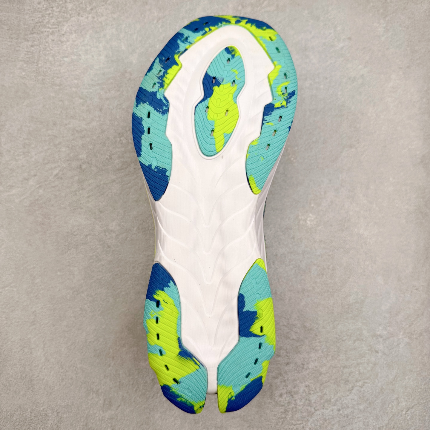 图片[9]-Asics Gel-Kinsei Blast 运动织物低帮休闲跑步鞋 ASICS（亚瑟士）是日本实业家鬼冢喜八郎创立的跑鞋运动品牌，名字想法源自著名的拉丁谚语“AnimaSana In Corpore Sano”，意为“健全的精神寓于强健的体魄”。正如其名字的含义，ASICS亚瑟士一直坚信保持身体的健康与活力是打造健康快乐的生活方式的最佳途径。亚瑟士的跑鞋、篮球鞋等系列集专业与美貌于一身，拥有极高的热度。2016年，ASICS在“2016年日本最佳全球品牌”排行榜名列第17名。尺码：36 37 37.5 38 39 39.5 40 40.5 41.5 42 42.5 43.5 44 45-选品中心