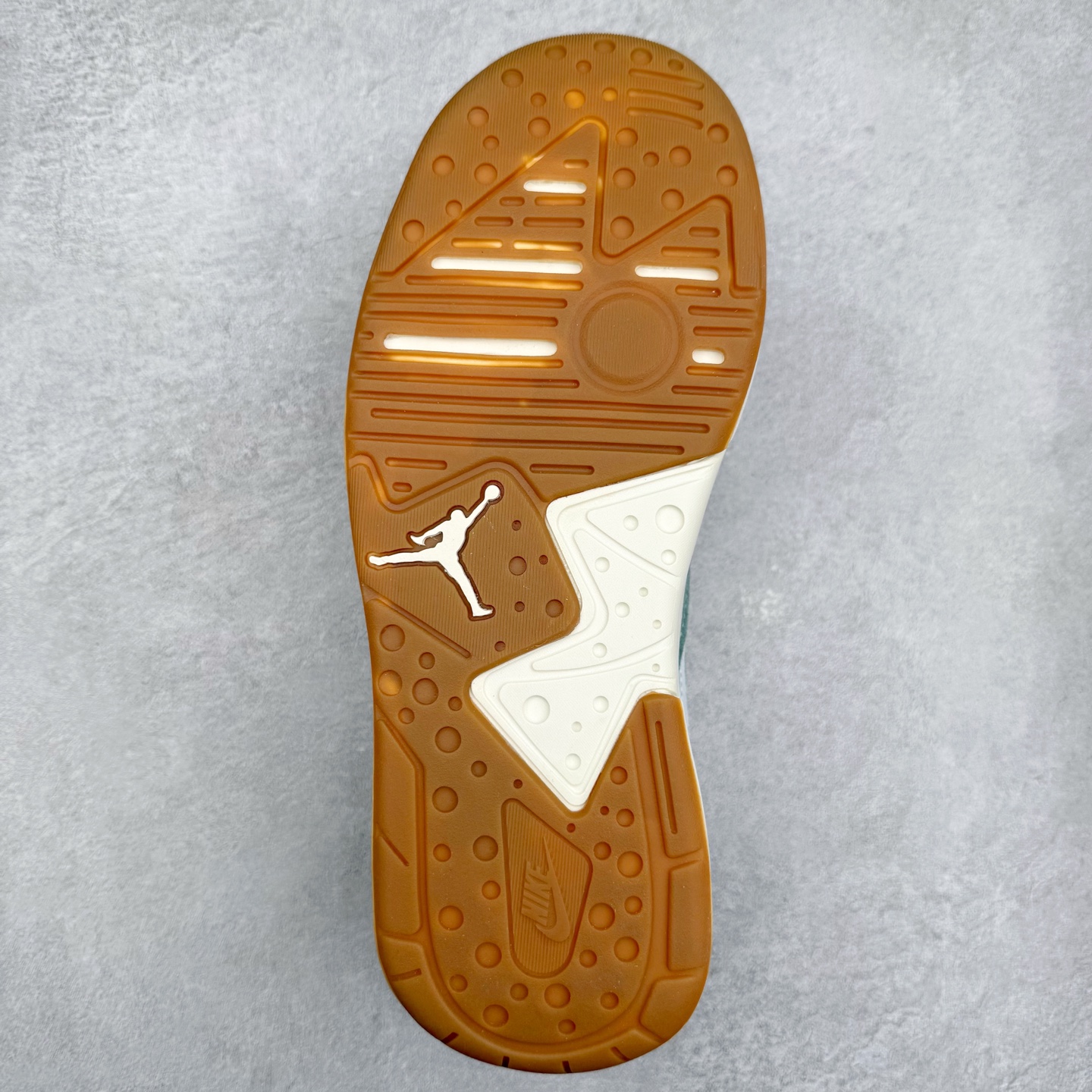 图片[9]-Jordan CMFT Era 时尚舒适 耐磨 低帮 复古篮球鞋 实拍调校N版已经零色差零失真 百分百还原实物色彩所见即所得 不存在货不对板色差等低级问题 选购参考实物拍摄 不混卖不参货 只用心做好货严格选品 承诺混一赔十 尺码：36 36.5 37.5 38 38.5 39 40 40.5 41 42 42.5 43 44 44.5 45 46-选品中心