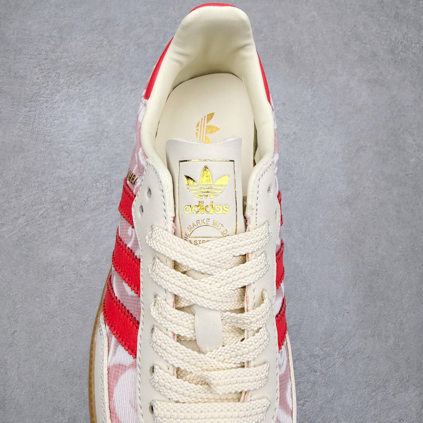 图片[5]-AD Original Samba OG 复古经典轻便板鞋 JR8841 口碑大厂出品 品控大底版型不断改良更新 全套原纸板楦头开发 确保原汁原味 完美呈现桑巴版型 一比一鞋头弧度高度鞋身弧度 此版本只针对中端市场 皮料材质有所更替 其他数据细节工艺流程均保持一致 绝不口嗨 细节品控鞋型随意对比 正确烫金高频细节 原装纳米超迁皮料 独家私模橡胶大底 原盒原配 这款桑巴鞋展示了高质量的工艺 带有装饰的超锁缝制和无缝的手感 柔软、柔软的皮革造型和标志性的3条纹完成了精致的外观 正规合身鞋带 鞋面上有绒面鞋垫 橡胶鞋底 享受正畸套筒软感 自50年代首次亮相以来就一直在赢得粉丝的青睐 尺码：35.5 36 36.5 37.5 38 38.5 39 40 40.5 41 42 42.5 43 44 44.5 45-选品中心