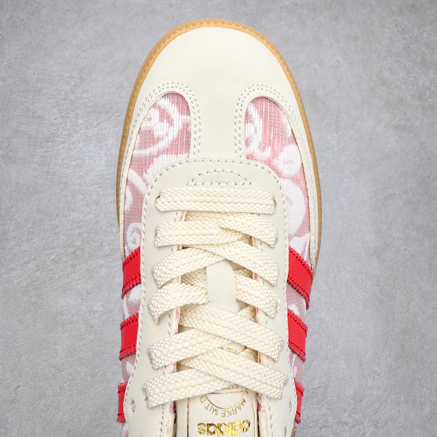 图片[4]-AD Original Samba OG 复古经典轻便板鞋 JR8841 口碑大厂出品 品控大底版型不断改良更新 全套原纸板楦头开发 确保原汁原味 完美呈现桑巴版型 一比一鞋头弧度高度鞋身弧度 此版本只针对中端市场 皮料材质有所更替 其他数据细节工艺流程均保持一致 绝不口嗨 细节品控鞋型随意对比 正确烫金高频细节 原装纳米超迁皮料 独家私模橡胶大底 原盒原配 这款桑巴鞋展示了高质量的工艺 带有装饰的超锁缝制和无缝的手感 柔软、柔软的皮革造型和标志性的3条纹完成了精致的外观 正规合身鞋带 鞋面上有绒面鞋垫 橡胶鞋底 享受正畸套筒软感 自50年代首次亮相以来就一直在赢得粉丝的青睐 尺码：35.5 36 36.5 37.5 38 38.5 39 40 40.5 41 42 42.5 43 44 44.5 45-选品中心