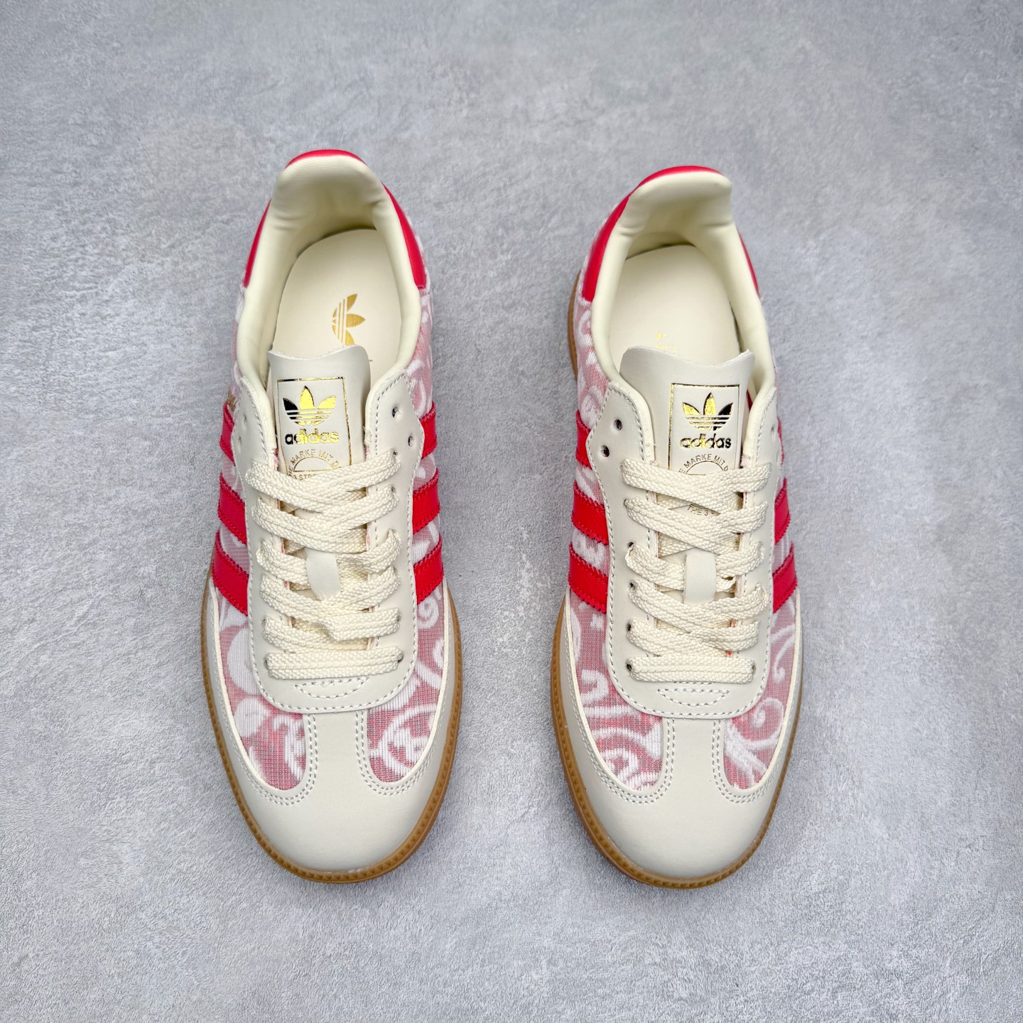 图片[2]-AD Original Samba OG 复古经典轻便板鞋 JR8841 口碑大厂出品 品控大底版型不断改良更新 全套原纸板楦头开发 确保原汁原味 完美呈现桑巴版型 一比一鞋头弧度高度鞋身弧度 此版本只针对中端市场 皮料材质有所更替 其他数据细节工艺流程均保持一致 绝不口嗨 细节品控鞋型随意对比 正确烫金高频细节 原装纳米超迁皮料 独家私模橡胶大底 原盒原配 这款桑巴鞋展示了高质量的工艺 带有装饰的超锁缝制和无缝的手感 柔软、柔软的皮革造型和标志性的3条纹完成了精致的外观 正规合身鞋带 鞋面上有绒面鞋垫 橡胶鞋底 享受正畸套筒软感 自50年代首次亮相以来就一直在赢得粉丝的青睐 尺码：35.5 36 36.5 37.5 38 38.5 39 40 40.5 41 42 42.5 43 44 44.5 45-选品中心