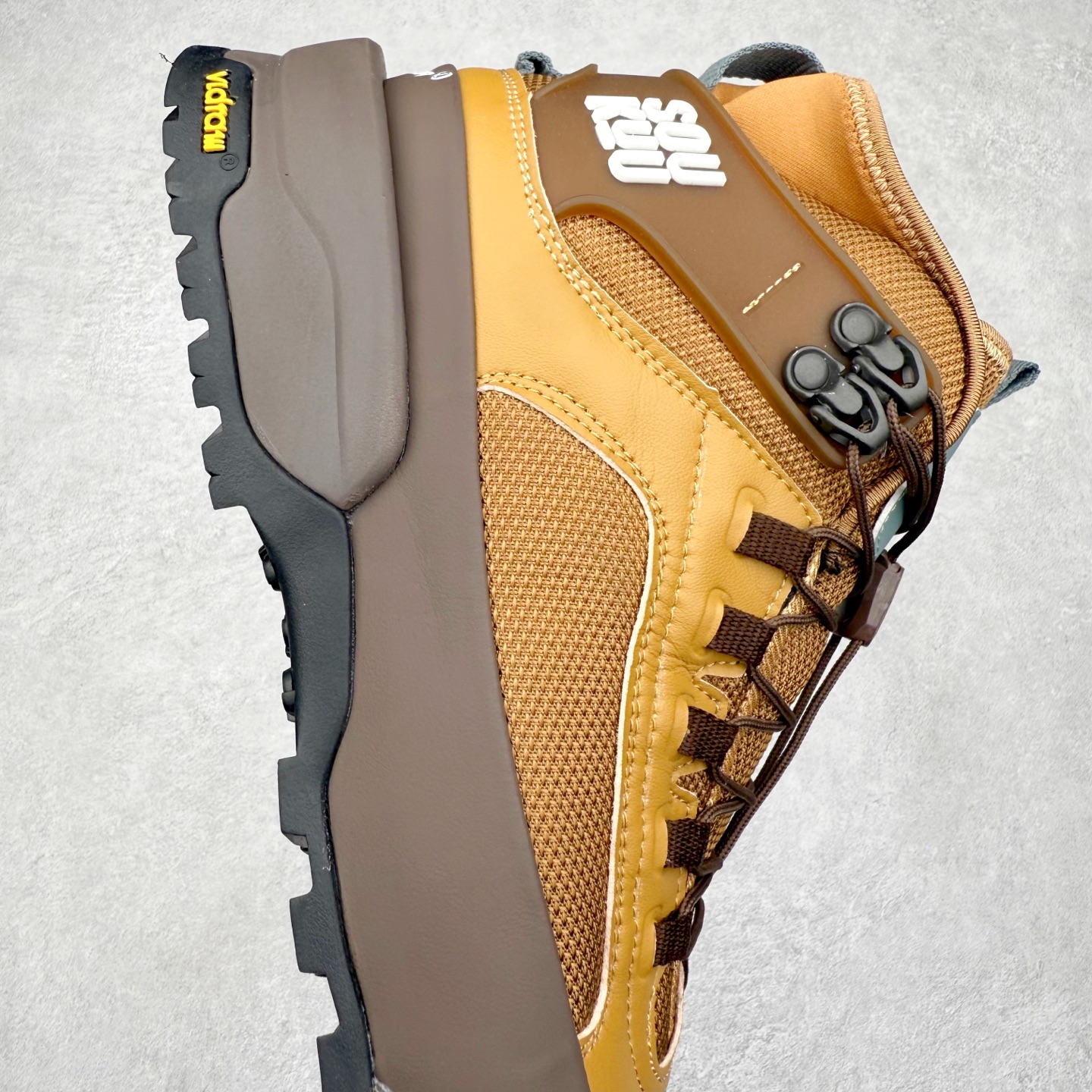 图片[6]-The North Face 北面 户外运动休闲登山鞋越野徒步鞋 大厂品质 面料采用进口牛皮 鞋底采用Vibram黄金大底 专门为鞋底设计的橡胶以出色的耐磨性 良好的防滑性或得不少户外运动爱好者的喜欢 专业户外登山品牌（北面）The North Face自1966年创立，由两位热爱登山徒步的年轻登山者于美西旧金山开创，不断透过研发与创新，并且将最先进的技术结合在服装与鞋款设计，生产多种外型帅气且专业能力非常强的户外运动装备而备受欢迎。 尺码：40-45-选品中心