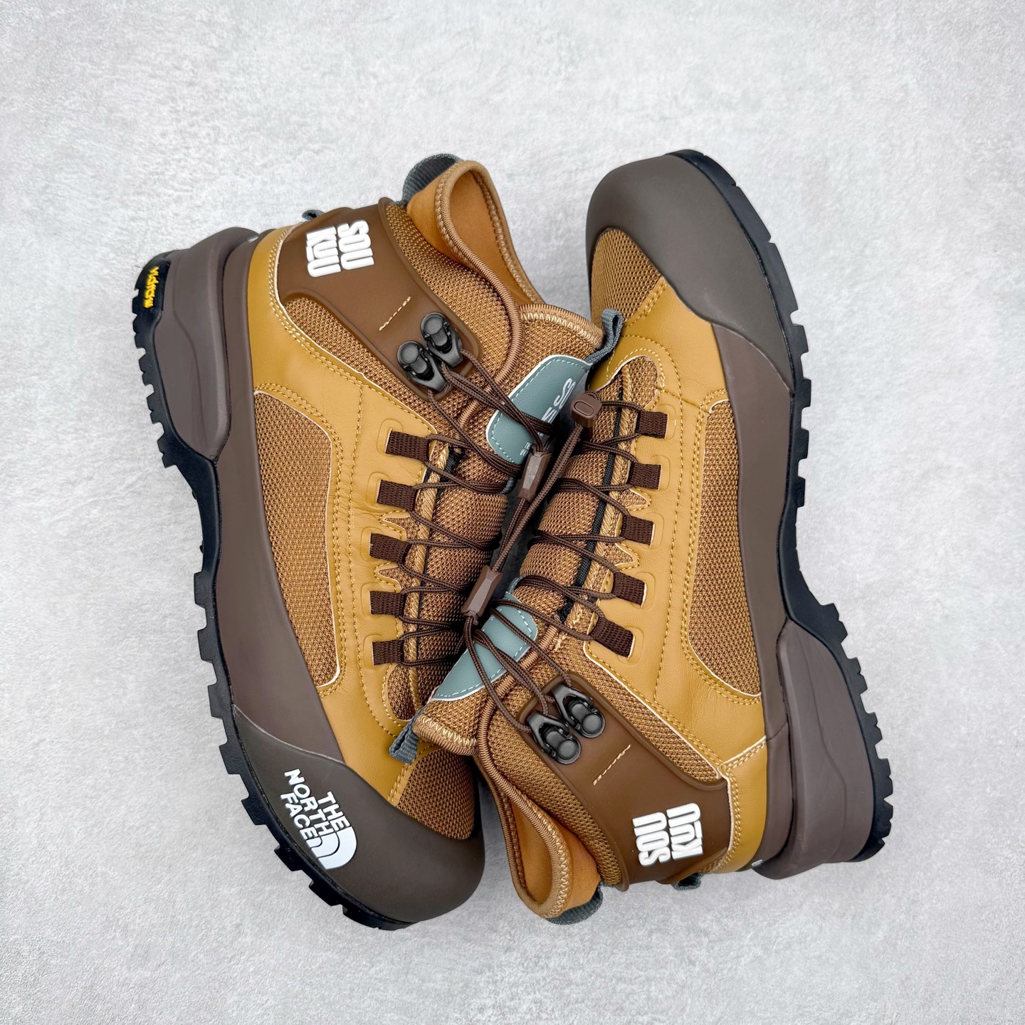 图片[3]-The North Face 北面 户外运动休闲登山鞋越野徒步鞋 大厂品质 面料采用进口牛皮 鞋底采用Vibram黄金大底 专门为鞋底设计的橡胶以出色的耐磨性 良好的防滑性或得不少户外运动爱好者的喜欢 专业户外登山品牌（北面）The North Face自1966年创立，由两位热爱登山徒步的年轻登山者于美西旧金山开创，不断透过研发与创新，并且将最先进的技术结合在服装与鞋款设计，生产多种外型帅气且专业能力非常强的户外运动装备而备受欢迎。 尺码：40-45-选品中心