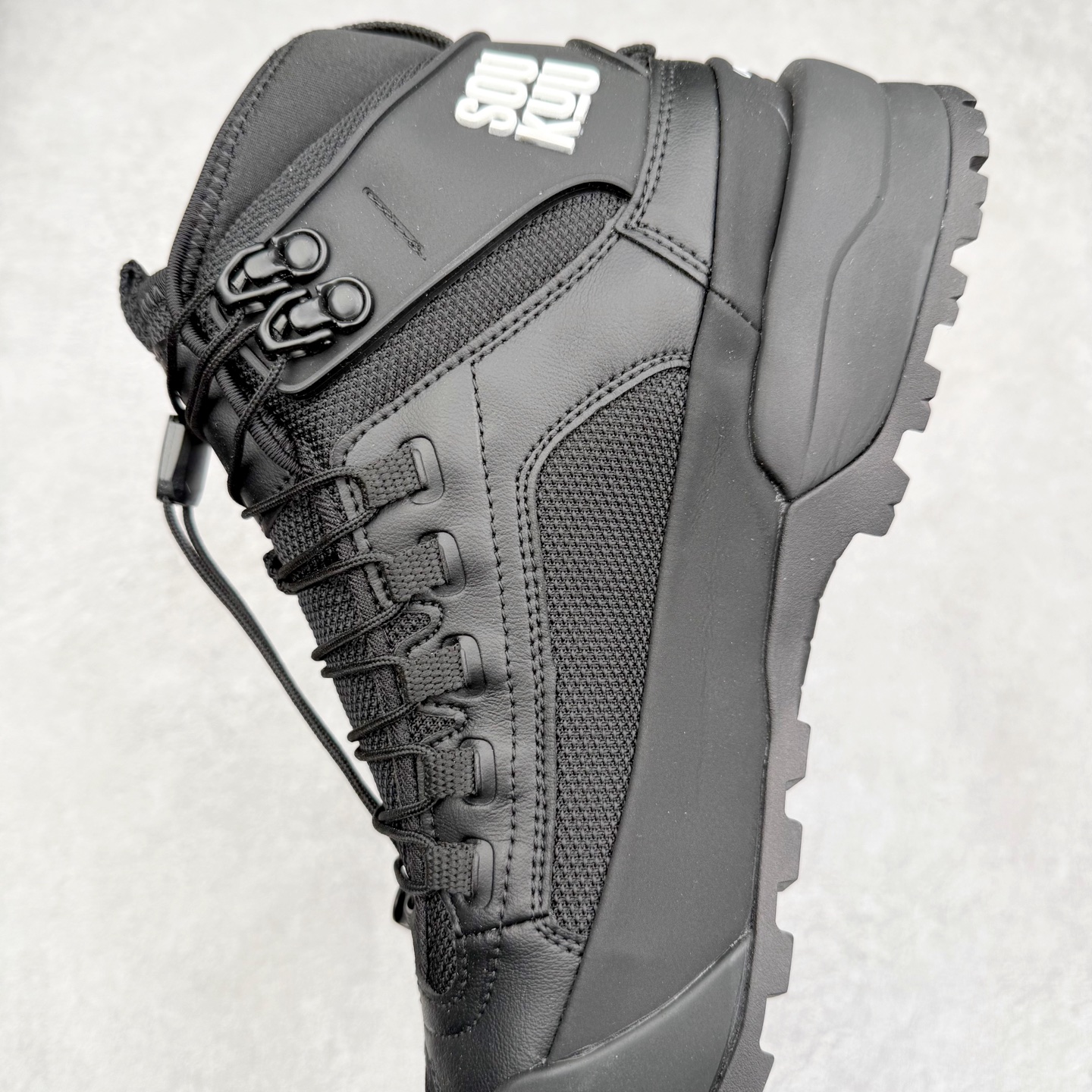 图片[7]-The North Face 北面 户外运动休闲登山鞋越野徒步鞋 大厂品质 面料采用进口牛皮 鞋底采用Vibram黄金大底 专门为鞋底设计的橡胶以出色的耐磨性 良好的防滑性或得不少户外运动爱好者的喜欢 专业户外登山品牌（北面）The North Face自1966年创立，由两位热爱登山徒步的年轻登山者于美西旧金山开创，不断透过研发与创新，并且将最先进的技术结合在服装与鞋款设计，生产多种外型帅气且专业能力非常强的户外运动装备而备受欢迎。 尺码：40-45-选品中心