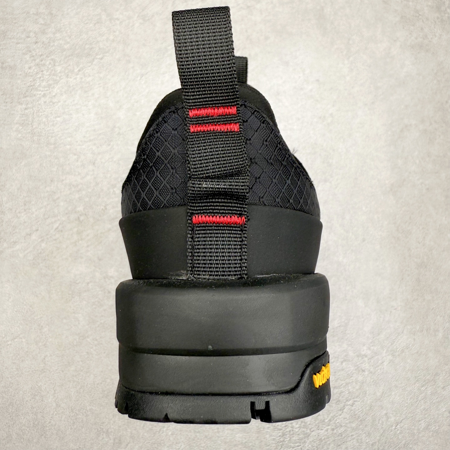 图片[8]-The North Face 北面 户外运动休闲登山鞋越野徒步鞋 大厂品质 面料采用进口牛皮 鞋底采用Vibram黄金大底 专门为鞋底设计的橡胶以出色的耐磨性 良好的防滑性或得不少户外运动爱好者的喜欢 专业户外登山品牌（北面）The North Face自1966年创立，由两位热爱登山徒步的年轻登山者于美西旧金山开创，不断透过研发与创新，并且将最先进的技术结合在服装与鞋款设计，生产多种外型帅气且专业能力非常强的户外运动装备而备受欢迎。 尺码：40-45-选品中心