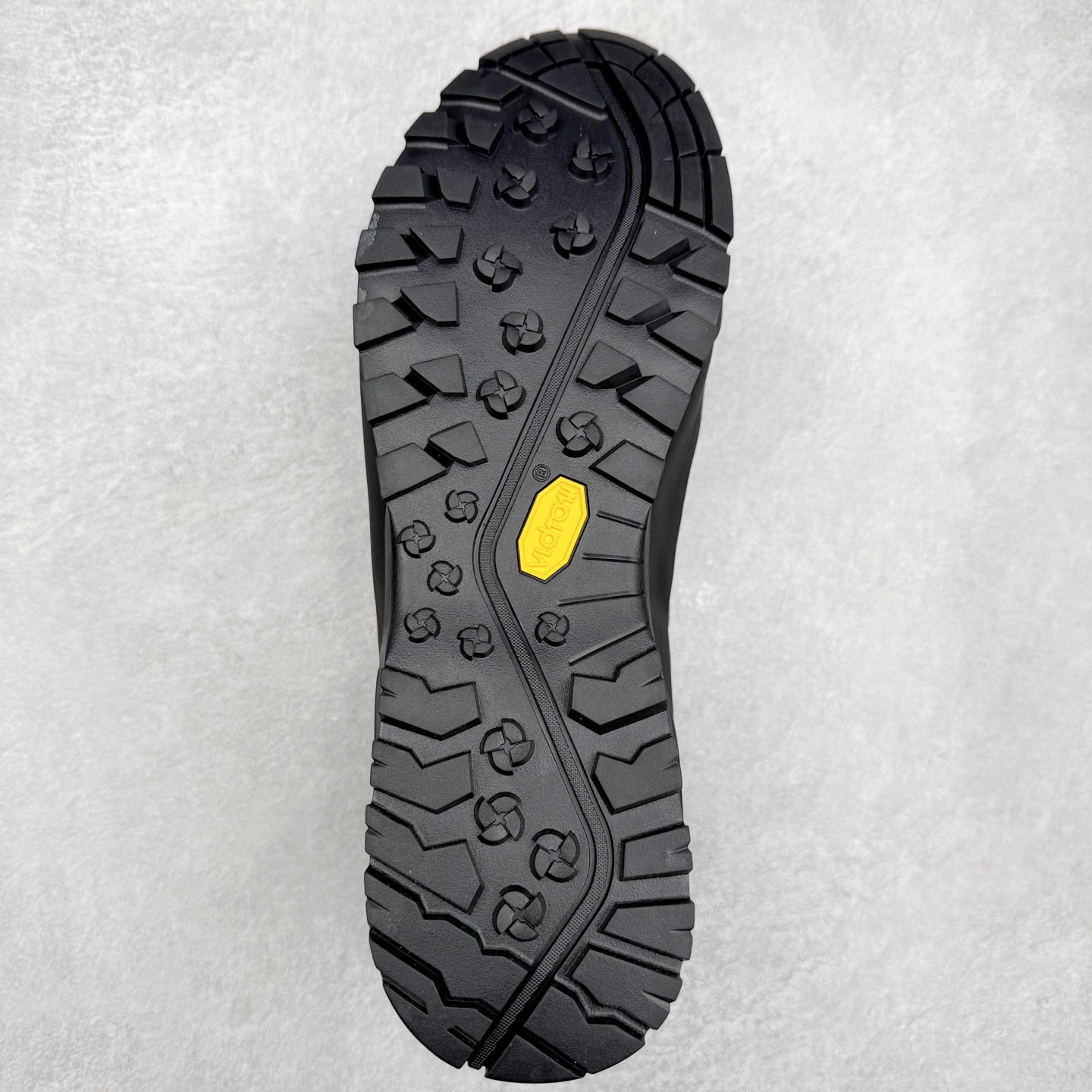 图片[9]-The North Face 北面 户外运动休闲登山鞋越野徒步鞋 大厂品质 面料采用进口牛皮 鞋底采用Vibram黄金大底 专门为鞋底设计的橡胶以出色的耐磨性 良好的防滑性或得不少户外运动爱好者的喜欢 专业户外登山品牌（北面）The North Face自1966年创立，由两位热爱登山徒步的年轻登山者于美西旧金山开创，不断透过研发与创新，并且将最先进的技术结合在服装与鞋款设计，生产多种外型帅气且专业能力非常强的户外运动装备而备受欢迎。 尺码：40-45-选品中心