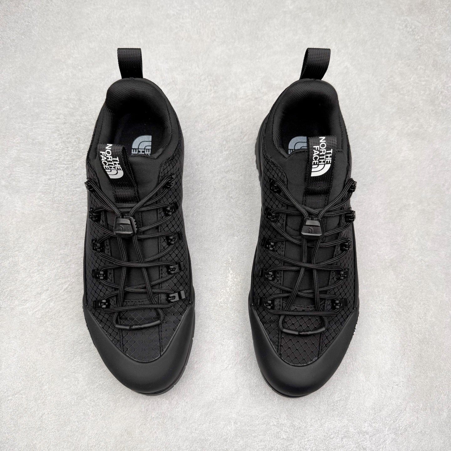 图片[2]-The North Face 北面 户外运动休闲登山鞋越野徒步鞋 大厂品质 面料采用进口牛皮 鞋底采用Vibram黄金大底 专门为鞋底设计的橡胶以出色的耐磨性 良好的防滑性或得不少户外运动爱好者的喜欢 专业户外登山品牌（北面）The North Face自1966年创立，由两位热爱登山徒步的年轻登山者于美西旧金山开创，不断透过研发与创新，并且将最先进的技术结合在服装与鞋款设计，生产多种外型帅气且专业能力非常强的户外运动装备而备受欢迎。 尺码：40-45-选品中心