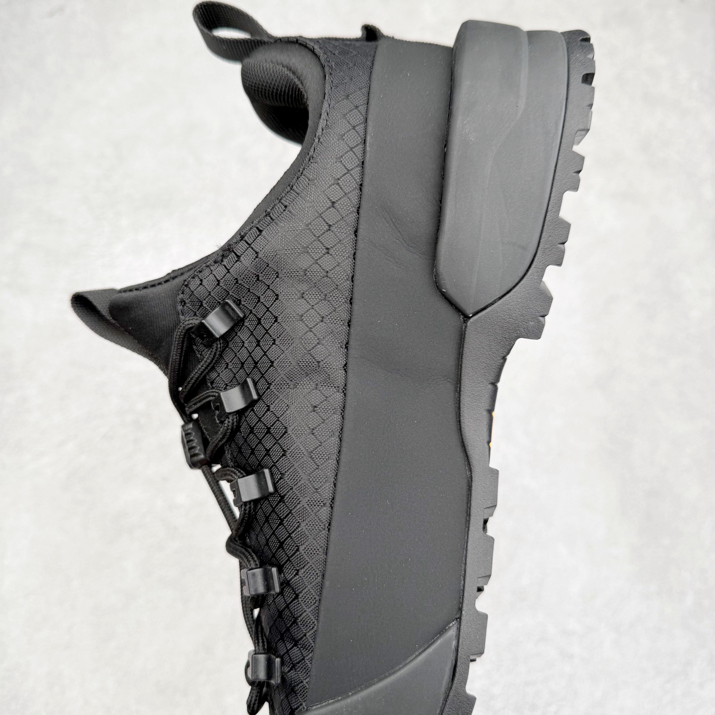 图片[7]-The North Face 北面 户外运动休闲登山鞋越野徒步鞋 大厂品质 面料采用进口牛皮 鞋底采用Vibram黄金大底 专门为鞋底设计的橡胶以出色的耐磨性 良好的防滑性或得不少户外运动爱好者的喜欢 专业户外登山品牌（北面）The North Face自1966年创立，由两位热爱登山徒步的年轻登山者于美西旧金山开创，不断透过研发与创新，并且将最先进的技术结合在服装与鞋款设计，生产多种外型帅气且专业能力非常强的户外运动装备而备受欢迎。 尺码：40-45-选品中心