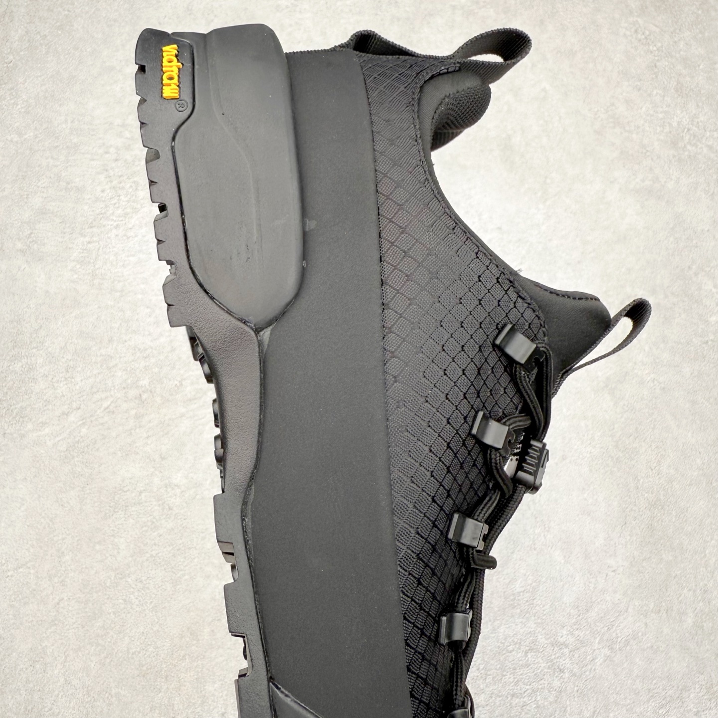 图片[6]-The North Face 北面 户外运动休闲登山鞋越野徒步鞋 大厂品质 面料采用进口牛皮 鞋底采用Vibram黄金大底 专门为鞋底设计的橡胶以出色的耐磨性 良好的防滑性或得不少户外运动爱好者的喜欢 专业户外登山品牌（北面）The North Face自1966年创立，由两位热爱登山徒步的年轻登山者于美西旧金山开创，不断透过研发与创新，并且将最先进的技术结合在服装与鞋款设计，生产多种外型帅气且专业能力非常强的户外运动装备而备受欢迎。 尺码：40-45-选品中心