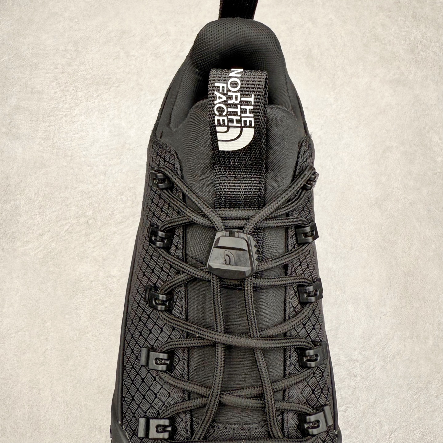 图片[5]-The North Face 北面 户外运动休闲登山鞋越野徒步鞋 大厂品质 面料采用进口牛皮 鞋底采用Vibram黄金大底 专门为鞋底设计的橡胶以出色的耐磨性 良好的防滑性或得不少户外运动爱好者的喜欢 专业户外登山品牌（北面）The North Face自1966年创立，由两位热爱登山徒步的年轻登山者于美西旧金山开创，不断透过研发与创新，并且将最先进的技术结合在服装与鞋款设计，生产多种外型帅气且专业能力非常强的户外运动装备而备受欢迎。 尺码：40-45-选品中心