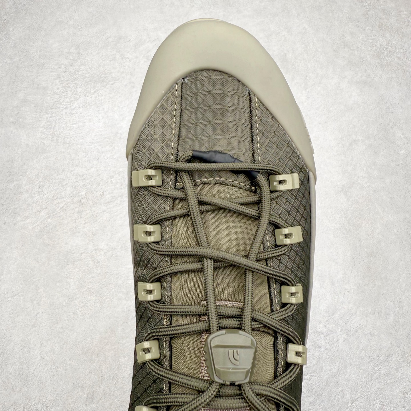 图片[4]-The North Face 北面 户外运动休闲登山鞋越野徒步鞋 大厂品质 面料采用进口牛皮 鞋底采用Vibram黄金大底 专门为鞋底设计的橡胶以出色的耐磨性 良好的防滑性或得不少户外运动爱好者的喜欢 专业户外登山品牌（北面）The North Face自1966年创立，由两位热爱登山徒步的年轻登山者于美西旧金山开创，不断透过研发与创新，并且将最先进的技术结合在服装与鞋款设计，生产多种外型帅气且专业能力非常强的户外运动装备而备受欢迎。 尺码：40-45-选品中心