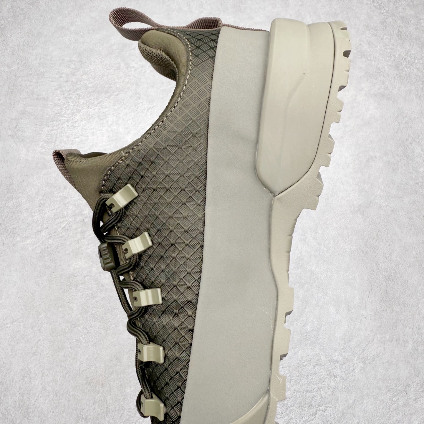 图片[7]-The North Face 北面 户外运动休闲登山鞋越野徒步鞋 大厂品质 面料采用进口牛皮 鞋底采用Vibram黄金大底 专门为鞋底设计的橡胶以出色的耐磨性 良好的防滑性或得不少户外运动爱好者的喜欢 专业户外登山品牌（北面）The North Face自1966年创立，由两位热爱登山徒步的年轻登山者于美西旧金山开创，不断透过研发与创新，并且将最先进的技术结合在服装与鞋款设计，生产多种外型帅气且专业能力非常强的户外运动装备而备受欢迎。 尺码：40-45-选品中心