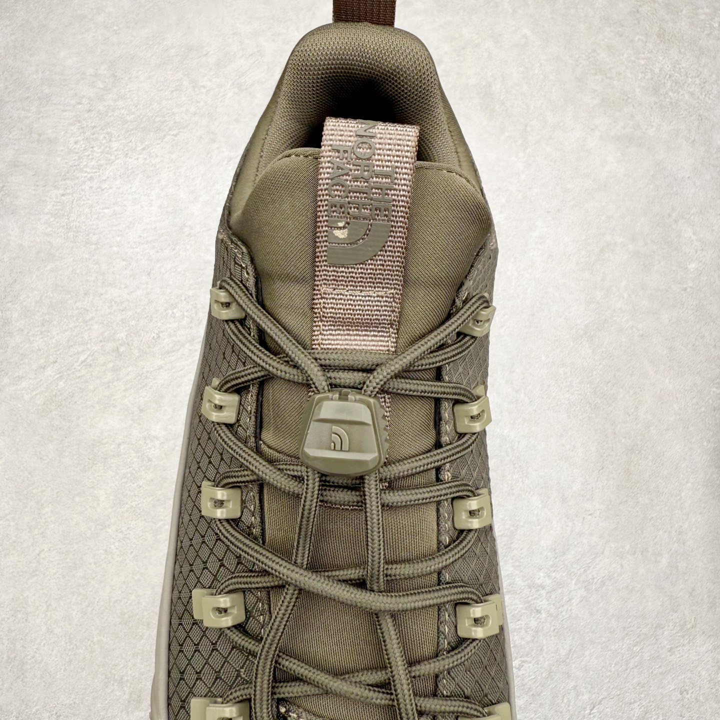 图片[5]-The North Face 北面 户外运动休闲登山鞋越野徒步鞋 大厂品质 面料采用进口牛皮 鞋底采用Vibram黄金大底 专门为鞋底设计的橡胶以出色的耐磨性 良好的防滑性或得不少户外运动爱好者的喜欢 专业户外登山品牌（北面）The North Face自1966年创立，由两位热爱登山徒步的年轻登山者于美西旧金山开创，不断透过研发与创新，并且将最先进的技术结合在服装与鞋款设计，生产多种外型帅气且专业能力非常强的户外运动装备而备受欢迎。 尺码：40-45-选品中心