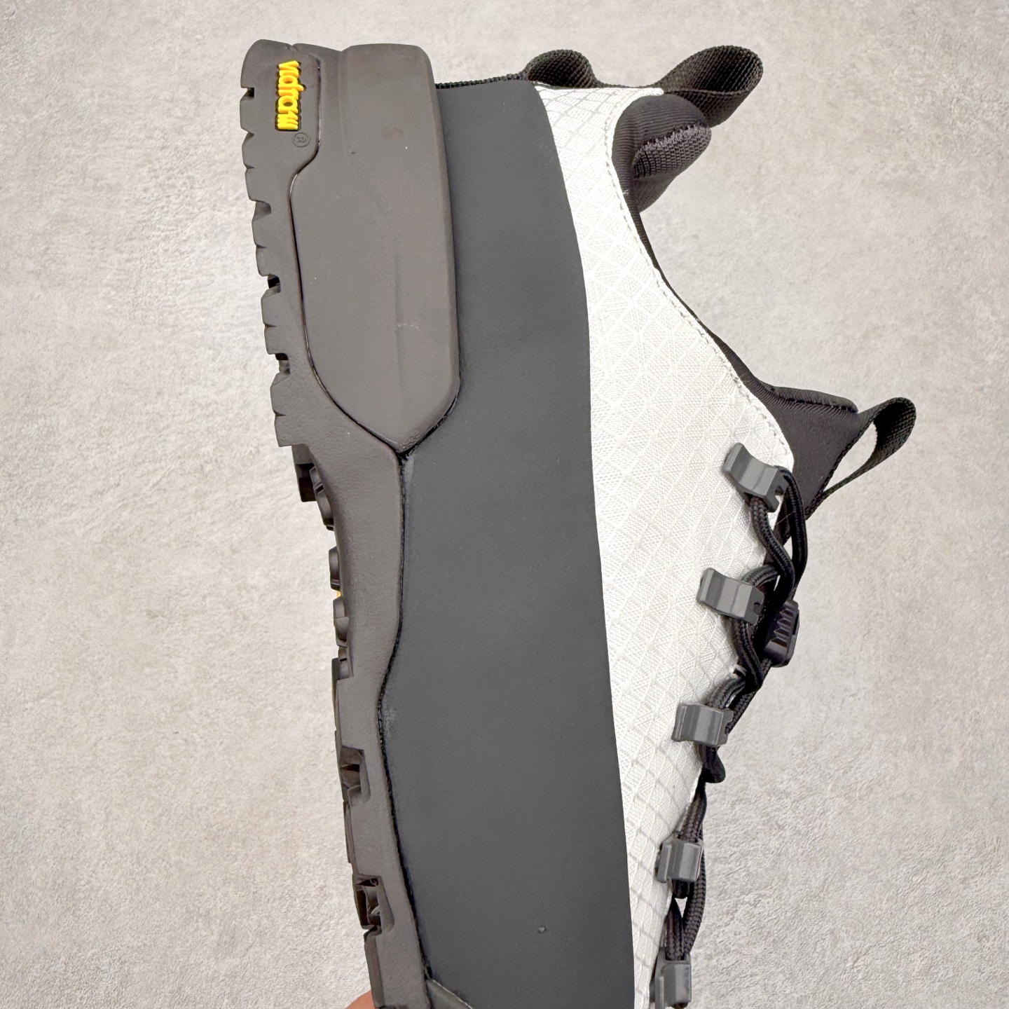 图片[6]-The North Face 北面 户外运动休闲登山鞋越野徒步鞋 大厂品质 面料采用进口牛皮 鞋底采用Vibram黄金大底 专门为鞋底设计的橡胶以出色的耐磨性 良好的防滑性或得不少户外运动爱好者的喜欢 专业户外登山品牌（北面）The North Face自1966年创立，由两位热爱登山徒步的年轻登山者于美西旧金山开创，不断透过研发与创新，并且将最先进的技术结合在服装与鞋款设计，生产多种外型帅气且专业能力非常强的户外运动装备而备受欢迎。 尺码：40-45-选品中心