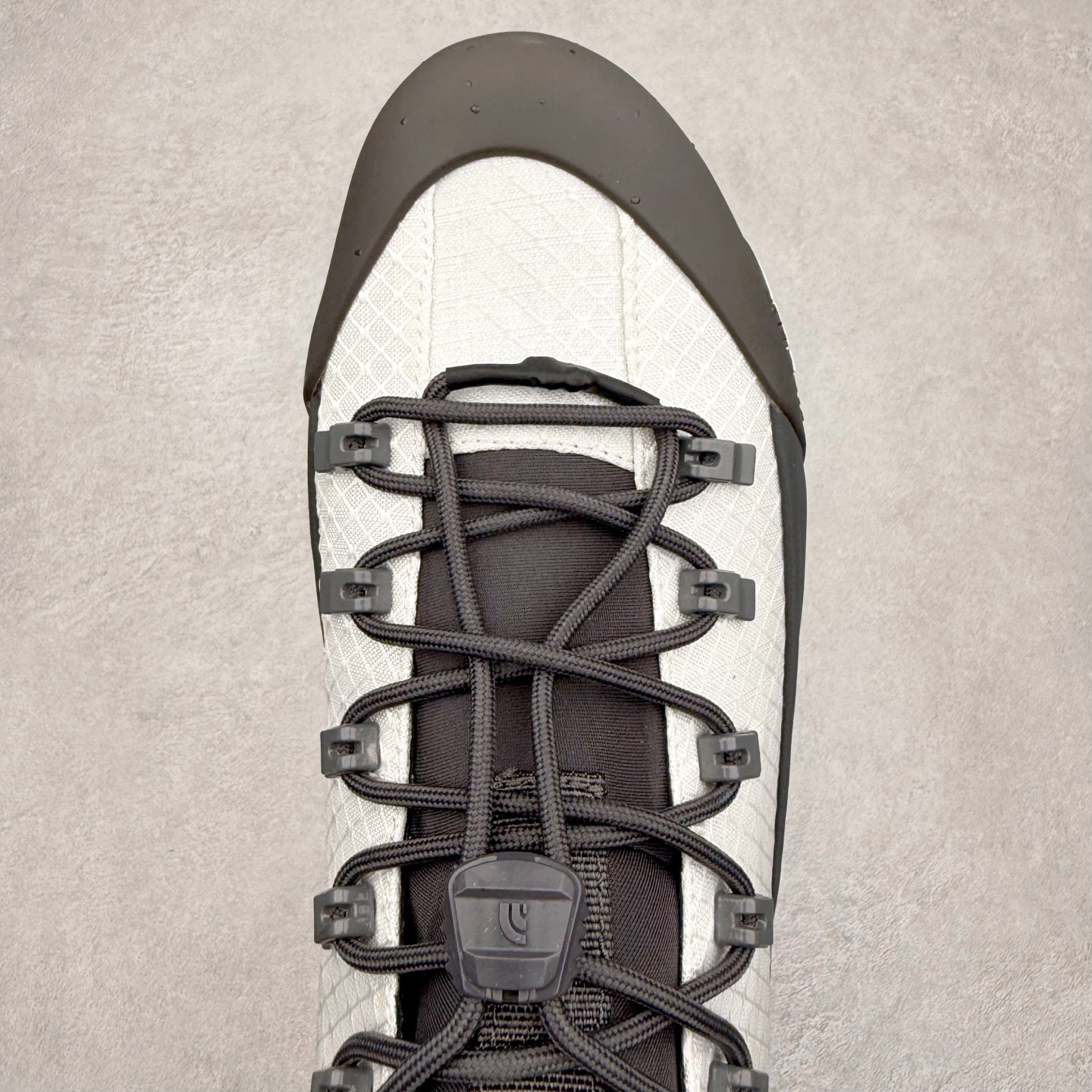 图片[4]-The North Face 北面 户外运动休闲登山鞋越野徒步鞋 大厂品质 面料采用进口牛皮 鞋底采用Vibram黄金大底 专门为鞋底设计的橡胶以出色的耐磨性 良好的防滑性或得不少户外运动爱好者的喜欢 专业户外登山品牌（北面）The North Face自1966年创立，由两位热爱登山徒步的年轻登山者于美西旧金山开创，不断透过研发与创新，并且将最先进的技术结合在服装与鞋款设计，生产多种外型帅气且专业能力非常强的户外运动装备而备受欢迎。 尺码：40-45-选品中心