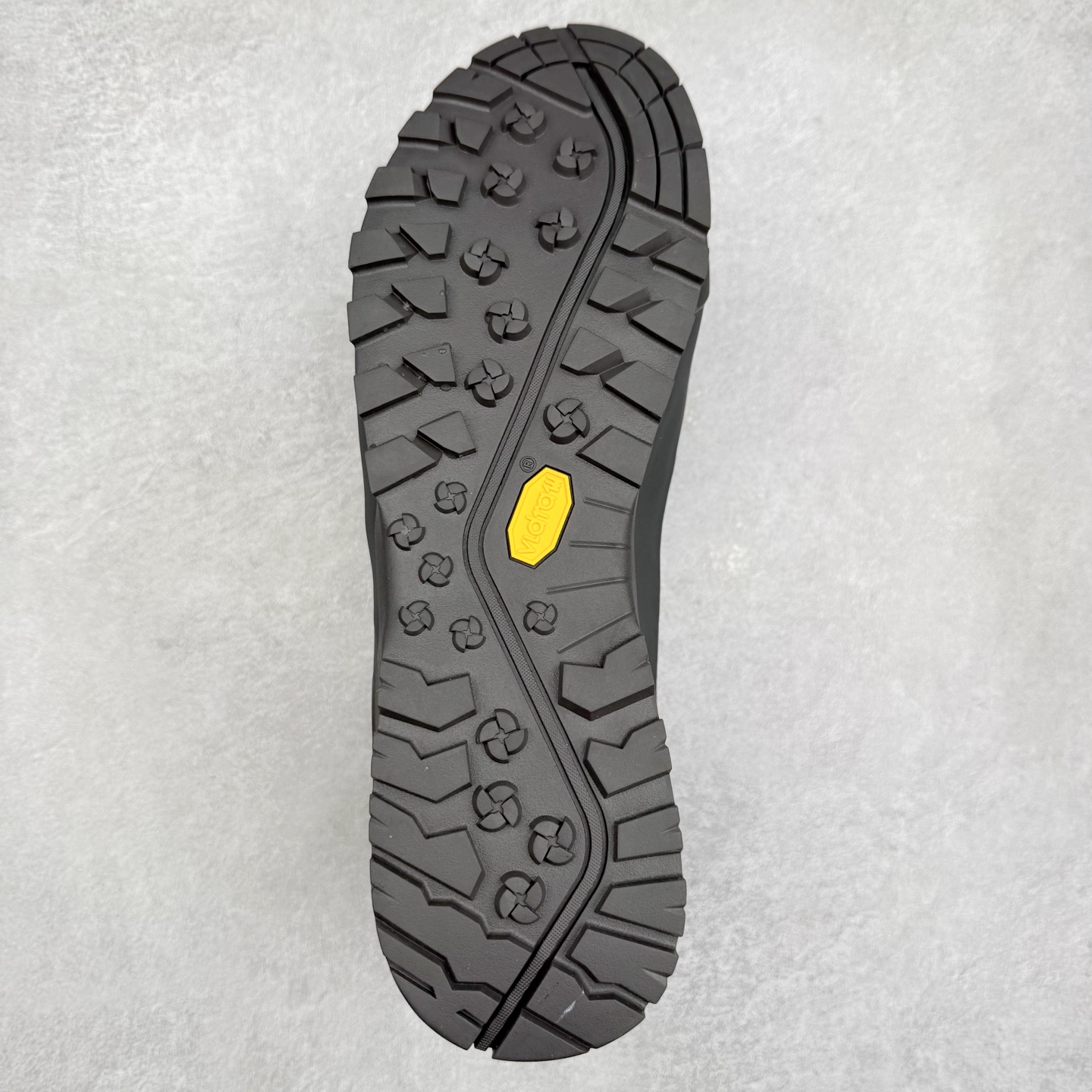 图片[9]-The North Face 北面 户外运动休闲登山鞋越野徒步鞋 大厂品质 面料采用进口牛皮 鞋底采用Vibram黄金大底 专门为鞋底设计的橡胶以出色的耐磨性 良好的防滑性或得不少户外运动爱好者的喜欢 专业户外登山品牌（北面）The North Face自1966年创立，由两位热爱登山徒步的年轻登山者于美西旧金山开创，不断透过研发与创新，并且将最先进的技术结合在服装与鞋款设计，生产多种外型帅气且专业能力非常强的户外运动装备而备受欢迎。 尺码：40-45-选品中心