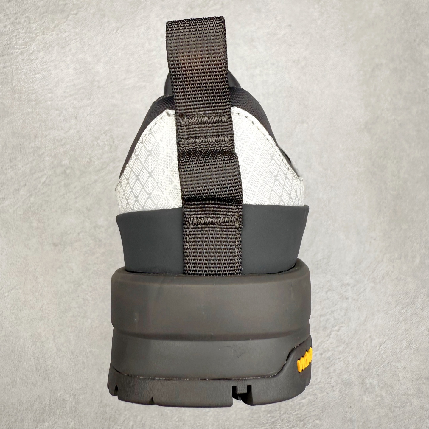 图片[8]-The North Face 北面 户外运动休闲登山鞋越野徒步鞋 大厂品质 面料采用进口牛皮 鞋底采用Vibram黄金大底 专门为鞋底设计的橡胶以出色的耐磨性 良好的防滑性或得不少户外运动爱好者的喜欢 专业户外登山品牌（北面）The North Face自1966年创立，由两位热爱登山徒步的年轻登山者于美西旧金山开创，不断透过研发与创新，并且将最先进的技术结合在服装与鞋款设计，生产多种外型帅气且专业能力非常强的户外运动装备而备受欢迎。 尺码：40-45-选品中心