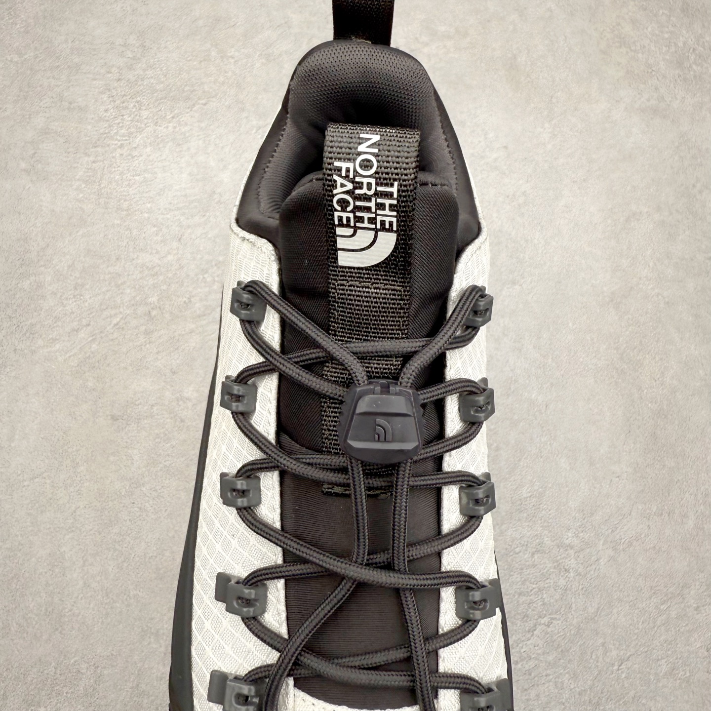 图片[5]-The North Face 北面 户外运动休闲登山鞋越野徒步鞋 大厂品质 面料采用进口牛皮 鞋底采用Vibram黄金大底 专门为鞋底设计的橡胶以出色的耐磨性 良好的防滑性或得不少户外运动爱好者的喜欢 专业户外登山品牌（北面）The North Face自1966年创立，由两位热爱登山徒步的年轻登山者于美西旧金山开创，不断透过研发与创新，并且将最先进的技术结合在服装与鞋款设计，生产多种外型帅气且专业能力非常强的户外运动装备而备受欢迎。 尺码：40-45-选品中心