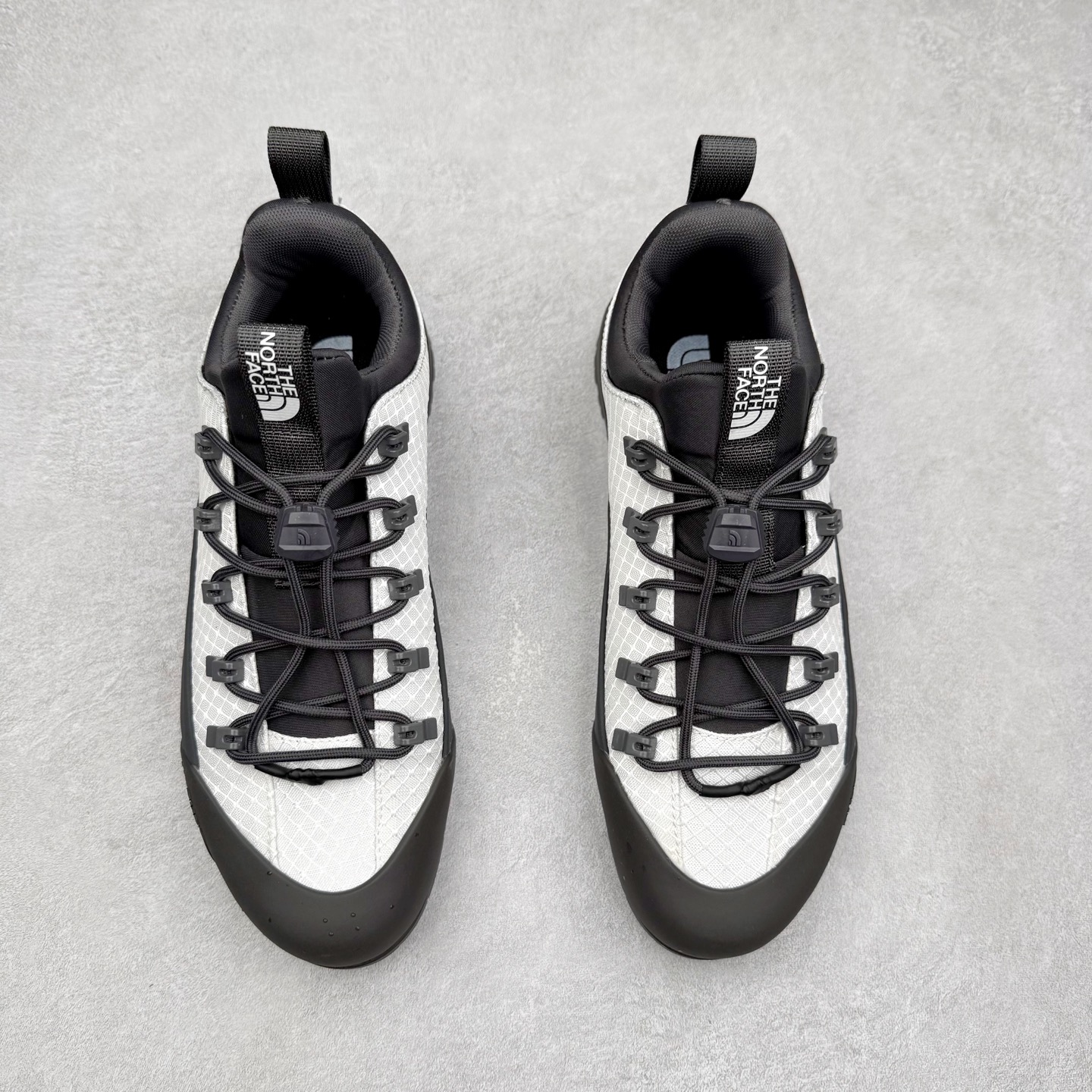 图片[2]-The North Face 北面 户外运动休闲登山鞋越野徒步鞋 大厂品质 面料采用进口牛皮 鞋底采用Vibram黄金大底 专门为鞋底设计的橡胶以出色的耐磨性 良好的防滑性或得不少户外运动爱好者的喜欢 专业户外登山品牌（北面）The North Face自1966年创立，由两位热爱登山徒步的年轻登山者于美西旧金山开创，不断透过研发与创新，并且将最先进的技术结合在服装与鞋款设计，生产多种外型帅气且专业能力非常强的户外运动装备而备受欢迎。 尺码：40-45-选品中心