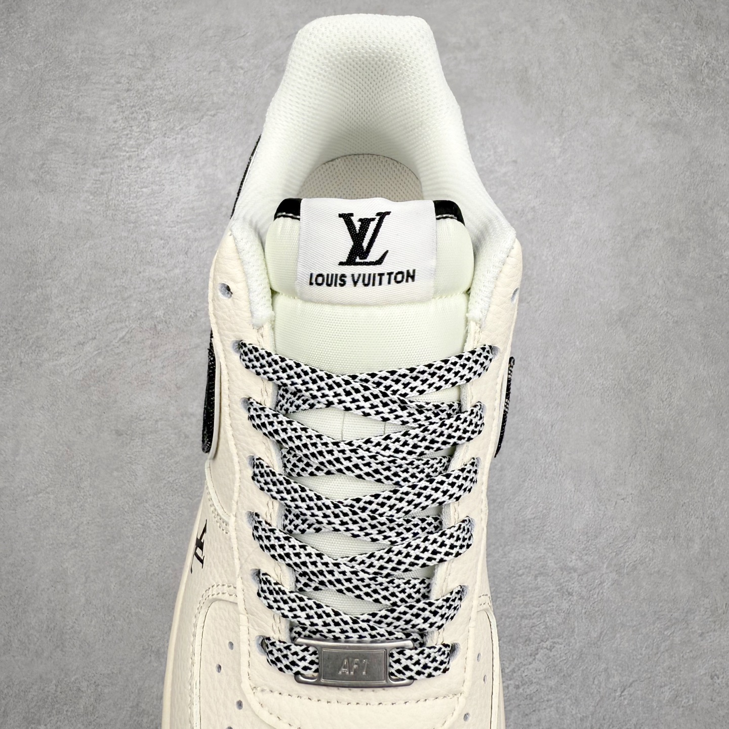 图片[5]-NK Air Force 1´07 Low 空军一号低帮百搭休闲运动板鞋 SM6668-108 柔软、弹性十足的缓震性能和出色的中底设计 横跨复古与现代的外型结合 造就出风靡全球 三十多年的Force 1 直到今天还深受青睐 实拍调校N版已经零色差零失真 百分百还原实物色彩所见即所得 不存在货不对板色差等低级问题 选购参考实物拍摄 不混卖不参货 只用心做好货严格选品 承诺混一赔十 尺码：36 36.5 37.5 38 38.5 39 40 40.5 41 42 42.5 43 44 44.5 45-选品中心