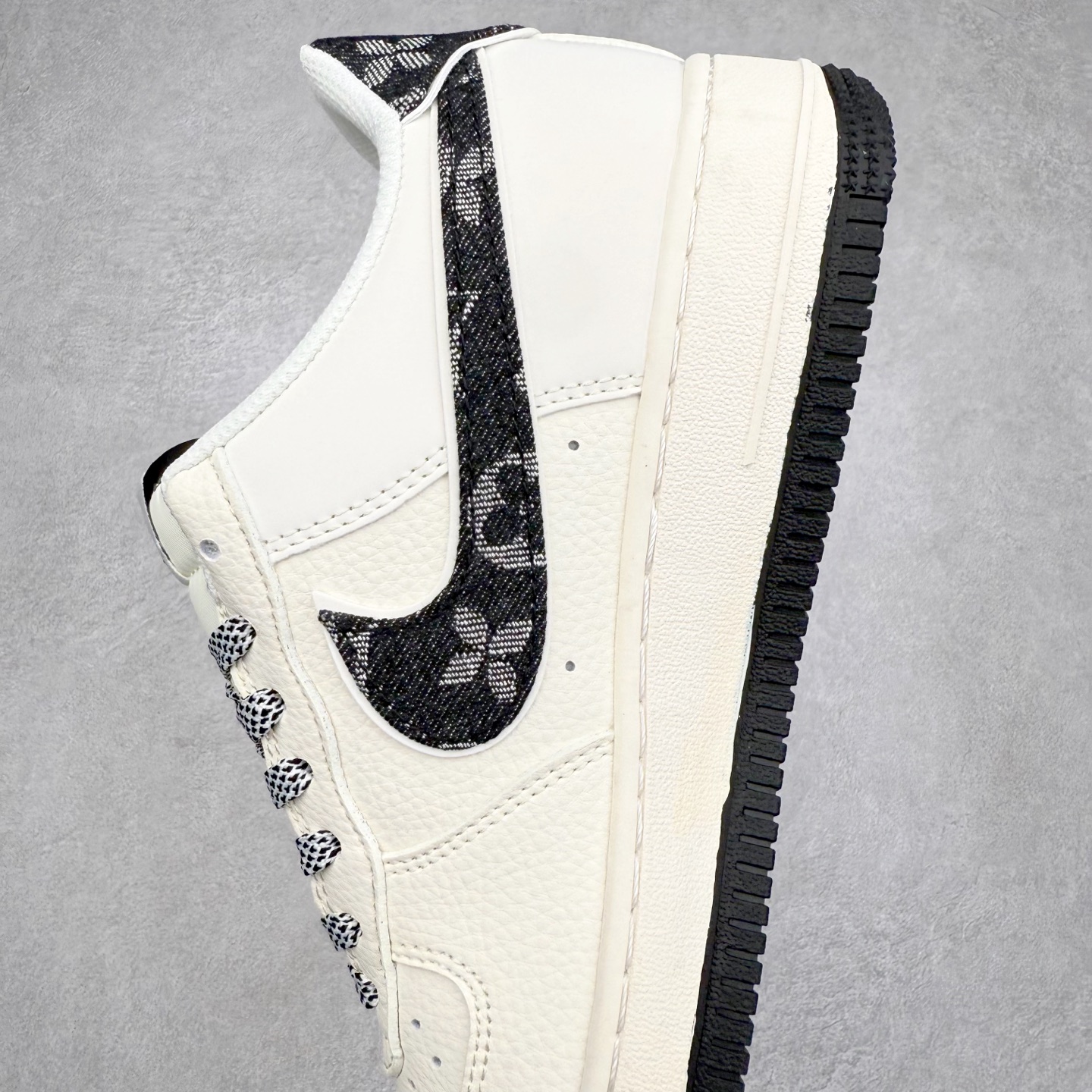 图片[7]-NK Air Force 1´07 Low 空军一号低帮百搭休闲运动板鞋 SM6668-108 柔软、弹性十足的缓震性能和出色的中底设计 横跨复古与现代的外型结合 造就出风靡全球 三十多年的Force 1 直到今天还深受青睐 实拍调校N版已经零色差零失真 百分百还原实物色彩所见即所得 不存在货不对板色差等低级问题 选购参考实物拍摄 不混卖不参货 只用心做好货严格选品 承诺混一赔十 尺码：36 36.5 37.5 38 38.5 39 40 40.5 41 42 42.5 43 44 44.5 45-选品中心