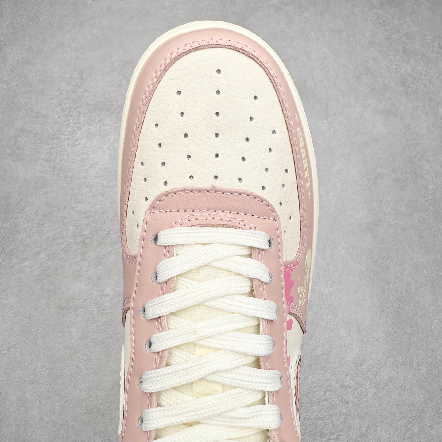 图片[4]-NK Air Force 1´07 Low 空军一号低帮百搭休闲运动板鞋 KB1688-006 柔软、弹性十足的缓震性能和出色的中底设计 横跨复古与现代的外型结合 造就出风靡全球 三十多年的Force 1 直到今天还深受青睐 实拍调校N版已经零色差零失真 百分百还原实物色彩所见即所得 不存在货不对板色差等低级问题 选购参考实物拍摄 不混卖不参货 只用心做好货严格选品 承诺混一赔十 尺码：36 36.5 37.5 38 38.5 39 40 40.5 41 42 42.5 43 44 44.5 45-选品中心