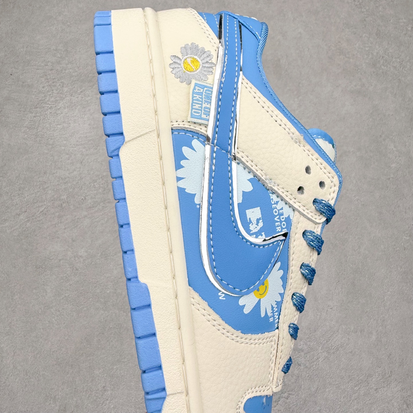 图片[6]-NK Dunk Low 定制配色 SC0601-455 大厂出品 极力推荐 原装头层材料 独家版型蒸餾加工帶來的是更好的视觉和脚感体验大厂纯原品质出货 清洁度 电绣工艺 皮料切割干净无任何毛边 细节完美 实拍调校N版已经零色差零失真 百分百还原实物色彩所见即所得 不存在货不对板色差等低级问题 选购参考实物拍摄 不混卖不参货 只用心做好货严格选品 承诺混一赔十 尺码：36 36.5 37.5 38 38.5 39 40 40.5 41 42 42.5 43 44 44.5 45-选品中心