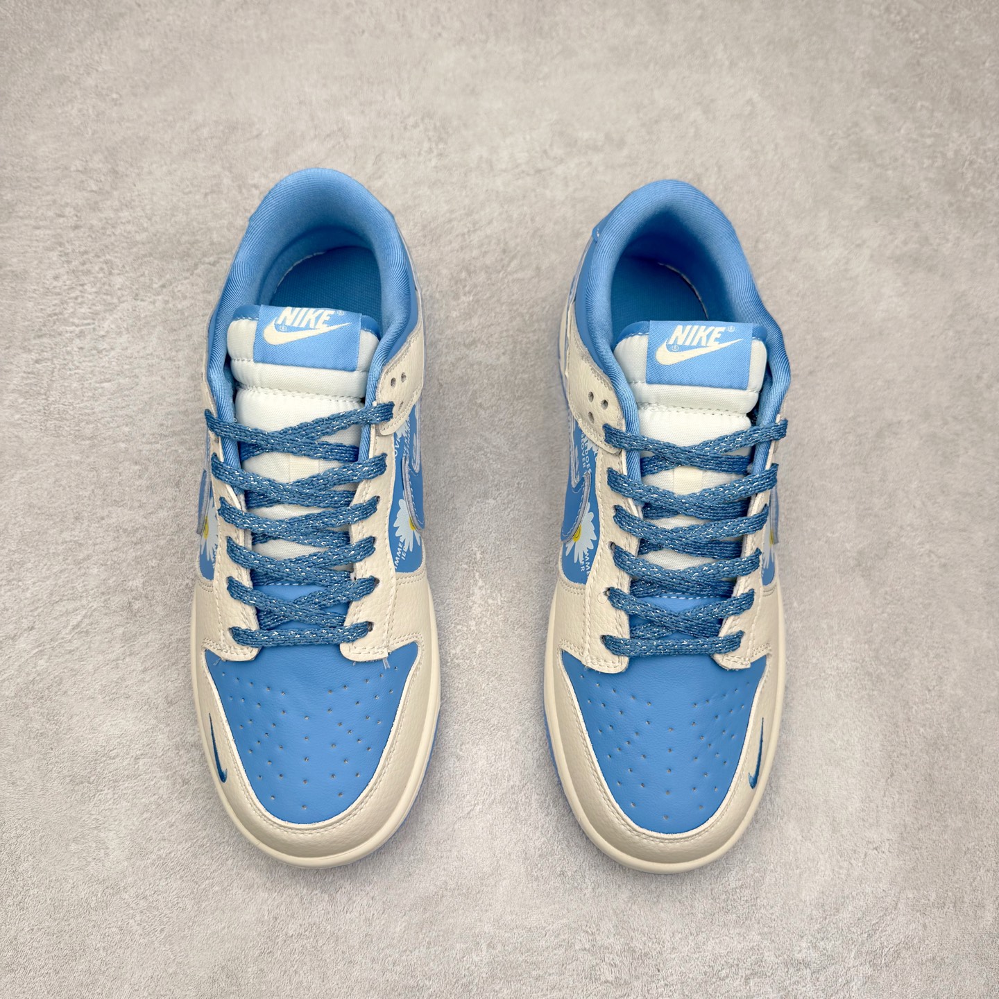 图片[2]-NK Dunk Low 定制配色 SC0601-455 大厂出品 极力推荐 原装头层材料 独家版型蒸餾加工帶來的是更好的视觉和脚感体验大厂纯原品质出货 清洁度 电绣工艺 皮料切割干净无任何毛边 细节完美 实拍调校N版已经零色差零失真 百分百还原实物色彩所见即所得 不存在货不对板色差等低级问题 选购参考实物拍摄 不混卖不参货 只用心做好货严格选品 承诺混一赔十 尺码：36 36.5 37.5 38 38.5 39 40 40.5 41 42 42.5 43 44 44.5 45-选品中心