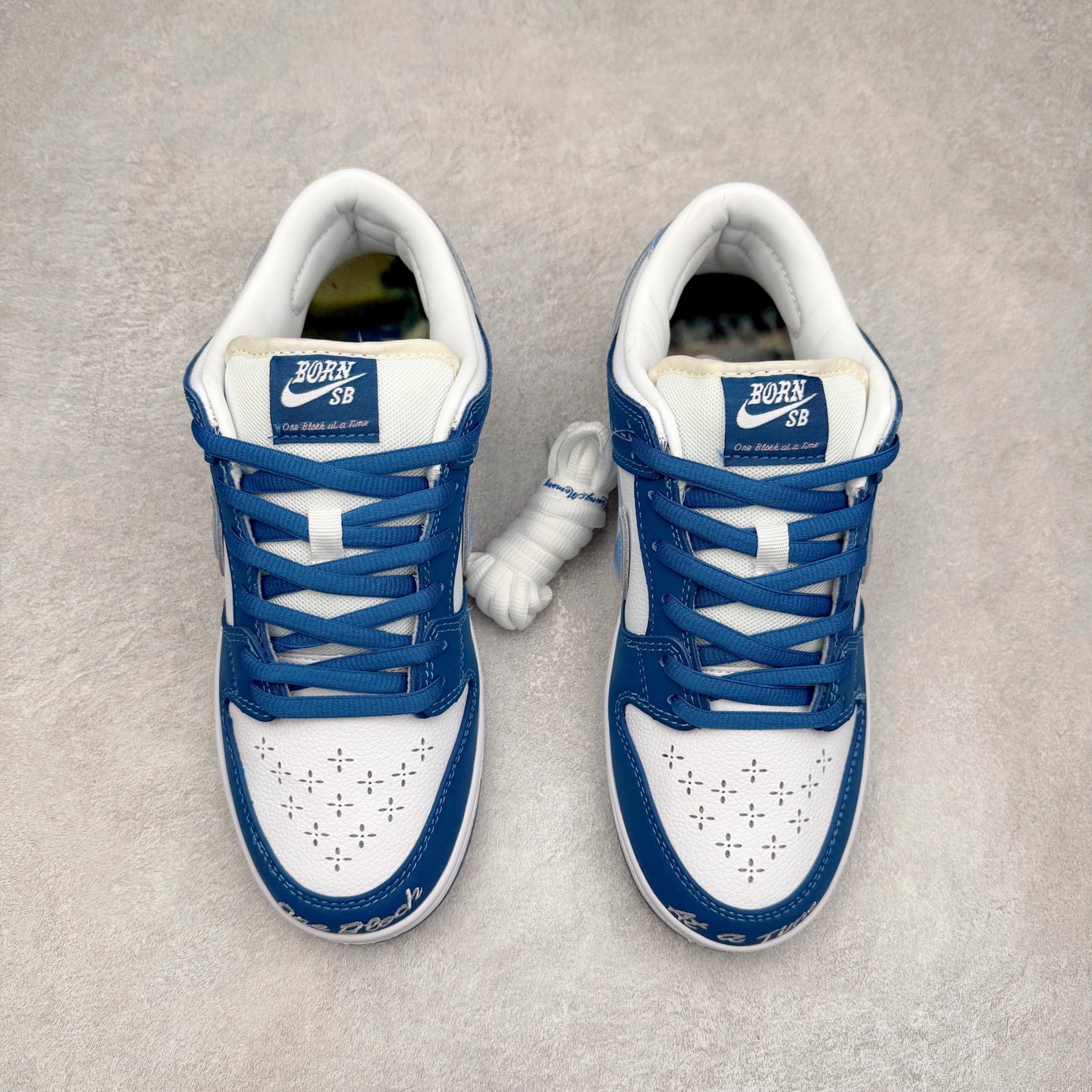 图片[2]-＃F版 Born x Raised x NK SB Dunk Low 三方联名蓝白 货号：FN7819-400 极限压缩利润空间 超乎所想的高性价比 用料绝不含糊 原盒原配 正确耐磨橡胶大底 超高清洁度 全鞋零毛边皮料切割 全套原楦原模倾力打造完美版型 尺码：36 36.5 37.5 38 38.5 39 40 40.5 41 42 42.5 43 44 44.5 45 46 47.5-选品中心