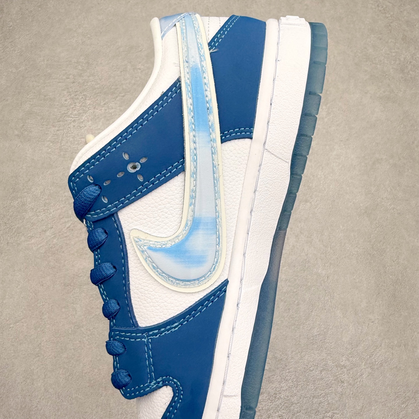 图片[7]-＃F版 Born x Raised x NK SB Dunk Low 三方联名蓝白 货号：FN7819-400 极限压缩利润空间 超乎所想的高性价比 用料绝不含糊 原盒原配 正确耐磨橡胶大底 超高清洁度 全鞋零毛边皮料切割 全套原楦原模倾力打造完美版型 尺码：36 36.5 37.5 38 38.5 39 40 40.5 41 42 42.5 43 44 44.5 45 46 47.5-选品中心