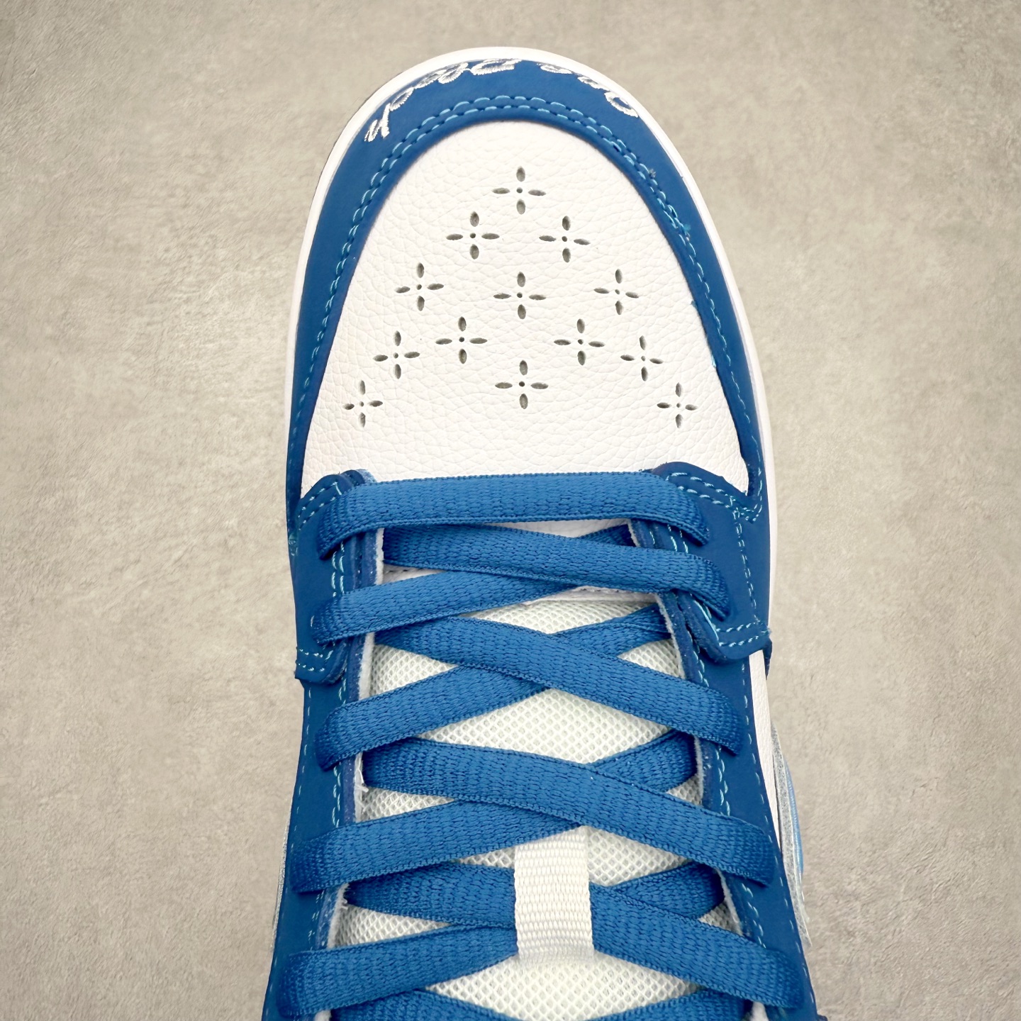 图片[4]-＃F版 Born x Raised x NK SB Dunk Low 三方联名蓝白 货号：FN7819-400 极限压缩利润空间 超乎所想的高性价比 用料绝不含糊 原盒原配 正确耐磨橡胶大底 超高清洁度 全鞋零毛边皮料切割 全套原楦原模倾力打造完美版型 尺码：36 36.5 37.5 38 38.5 39 40 40.5 41 42 42.5 43 44 44.5 45 46 47.5-选品中心