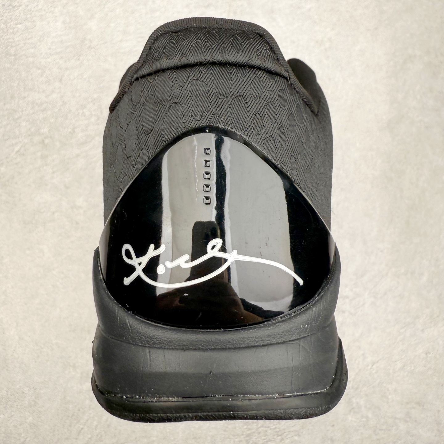 图片[8]-＃福利特价 NK Kobe 5 Protro 科比5代专业实战篮球鞋 采用了复合式的鞋面 内层为透气网面 中层加载Fly wire科技 而外层则用聚氨酯岛状结构塑造出非常逼真的蛇麟纹路 多层的鞋面结构带来了更好的透气性和更有针对性的保护 加入了双层记忆海绵鞋垫 可根据球员脚形自动调节以提高合脚度 使脚感更加柔软舒适 赋予球员非一般的球场舒适感受 实拍调校N版已经零色差零失真 百分百还原实物色彩所见即所得 不存在货不对板色差等低级问题 选购参考实物拍摄 不混卖不参货 只用心做好货严格选品 承诺混一赔十 尺码：36 36.5 37.5 38 38.5 39 40 40.5 41 42 42.5 43 44 44.5 45 46-选品中心