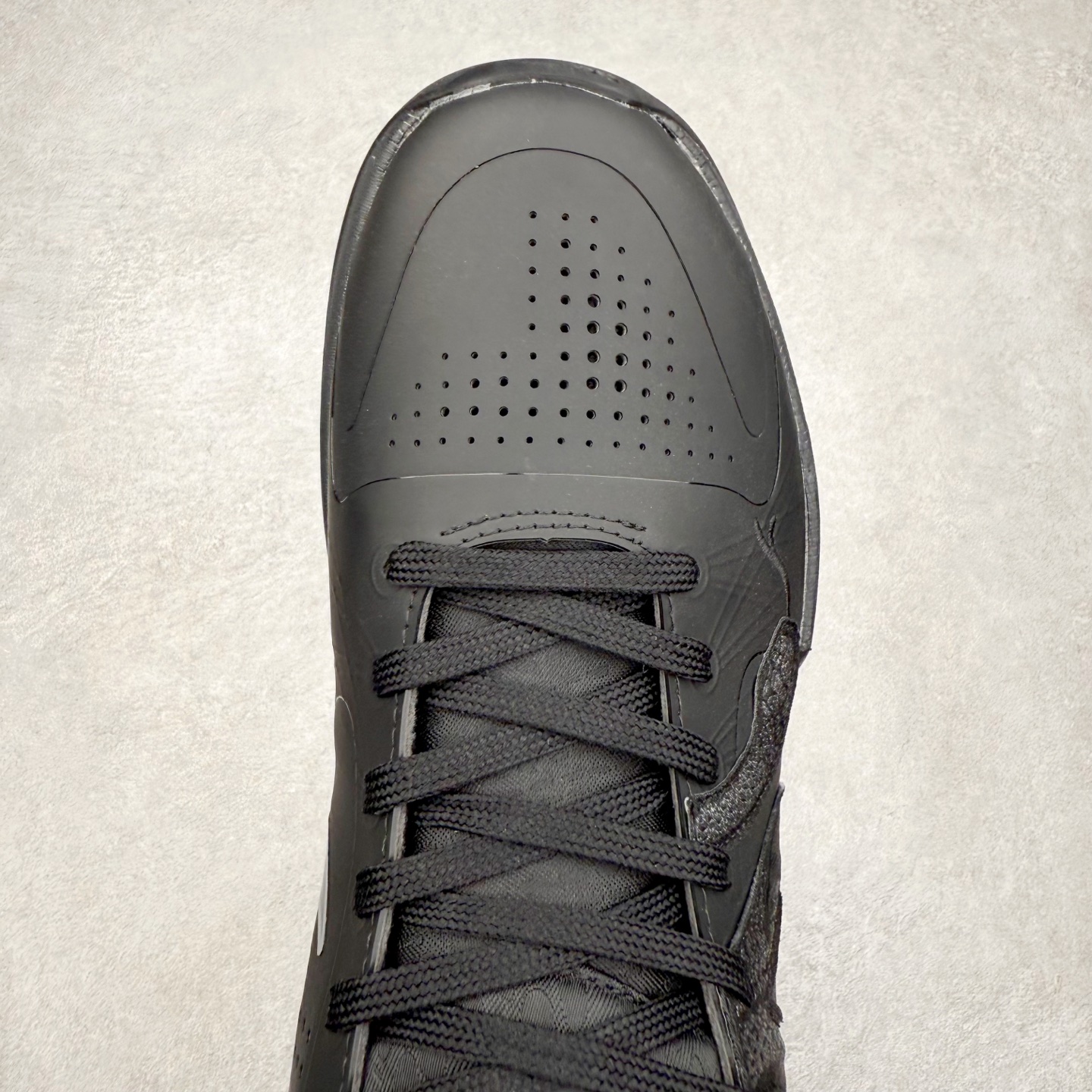 图片[4]-＃福利特价 NK Kobe 5 Protro 科比5代专业实战篮球鞋 采用了复合式的鞋面 内层为透气网面 中层加载Fly wire科技 而外层则用聚氨酯岛状结构塑造出非常逼真的蛇麟纹路 多层的鞋面结构带来了更好的透气性和更有针对性的保护 加入了双层记忆海绵鞋垫 可根据球员脚形自动调节以提高合脚度 使脚感更加柔软舒适 赋予球员非一般的球场舒适感受 实拍调校N版已经零色差零失真 百分百还原实物色彩所见即所得 不存在货不对板色差等低级问题 选购参考实物拍摄 不混卖不参货 只用心做好货严格选品 承诺混一赔十 尺码：36 36.5 37.5 38 38.5 39 40 40.5 41 42 42.5 43 44 44.5 45 46-选品中心