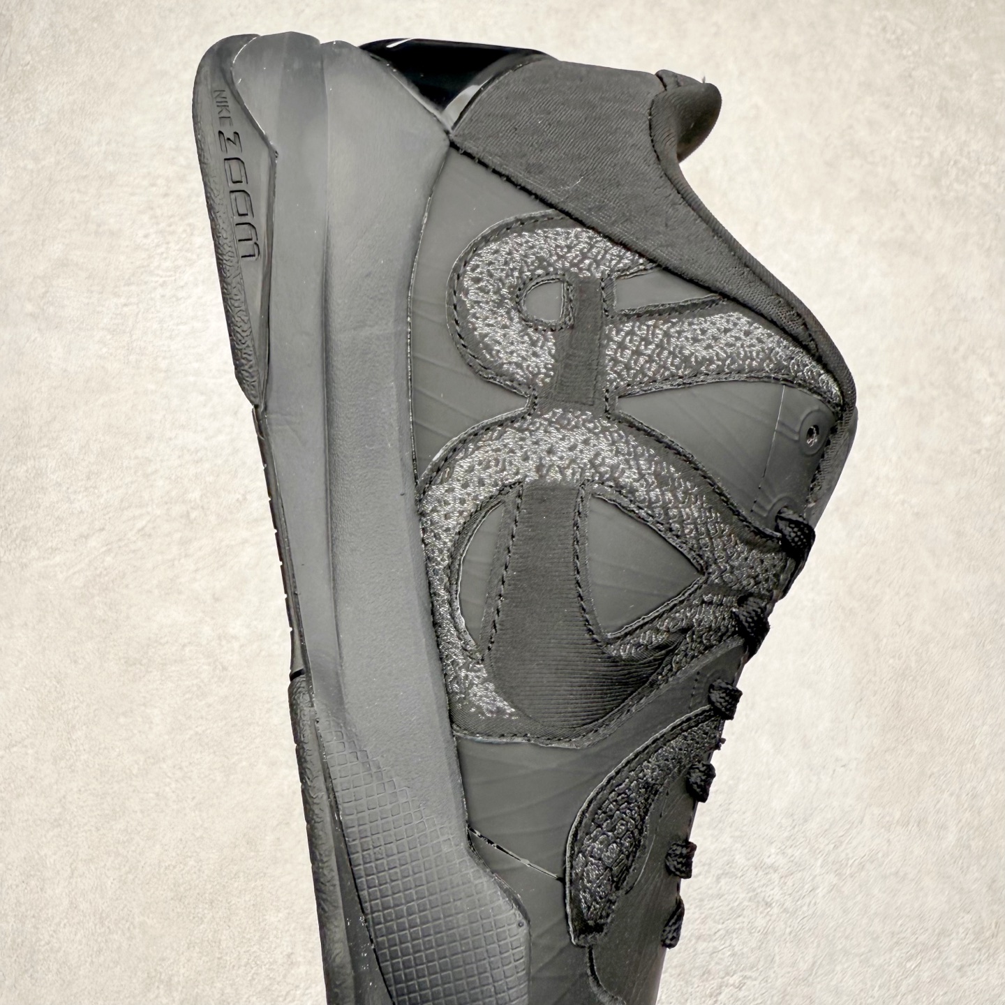 图片[6]-＃福利特价 NK Kobe 5 Protro 科比5代专业实战篮球鞋 采用了复合式的鞋面 内层为透气网面 中层加载Fly wire科技 而外层则用聚氨酯岛状结构塑造出非常逼真的蛇麟纹路 多层的鞋面结构带来了更好的透气性和更有针对性的保护 加入了双层记忆海绵鞋垫 可根据球员脚形自动调节以提高合脚度 使脚感更加柔软舒适 赋予球员非一般的球场舒适感受 实拍调校N版已经零色差零失真 百分百还原实物色彩所见即所得 不存在货不对板色差等低级问题 选购参考实物拍摄 不混卖不参货 只用心做好货严格选品 承诺混一赔十 尺码：36 36.5 37.5 38 38.5 39 40 40.5 41 42 42.5 43 44 44.5 45 46-选品中心