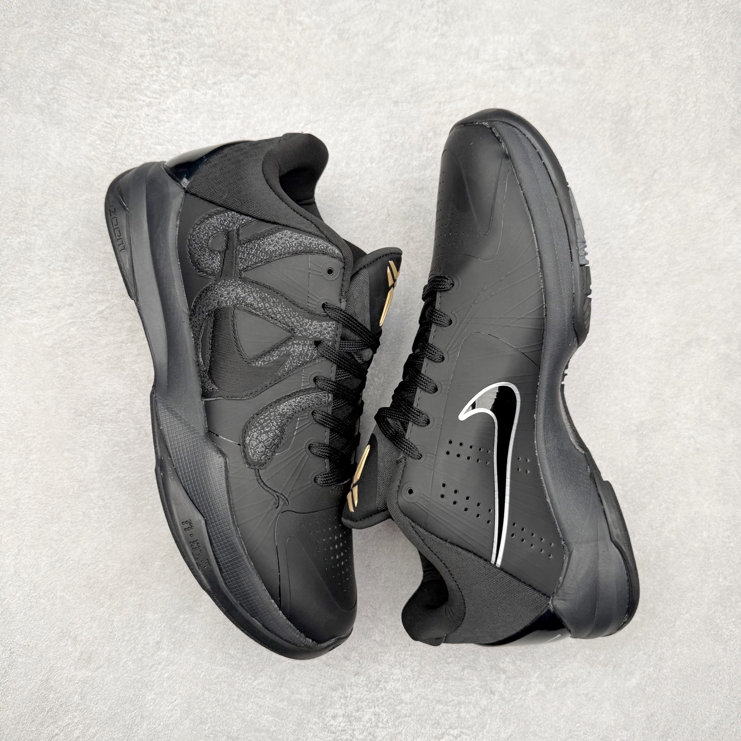 图片[3]-＃福利特价 NK Kobe 5 Protro 科比5代专业实战篮球鞋 采用了复合式的鞋面 内层为透气网面 中层加载Fly wire科技 而外层则用聚氨酯岛状结构塑造出非常逼真的蛇麟纹路 多层的鞋面结构带来了更好的透气性和更有针对性的保护 加入了双层记忆海绵鞋垫 可根据球员脚形自动调节以提高合脚度 使脚感更加柔软舒适 赋予球员非一般的球场舒适感受 实拍调校N版已经零色差零失真 百分百还原实物色彩所见即所得 不存在货不对板色差等低级问题 选购参考实物拍摄 不混卖不参货 只用心做好货严格选品 承诺混一赔十 尺码：36 36.5 37.5 38 38.5 39 40 40.5 41 42 42.5 43 44 44.5 45 46-选品中心