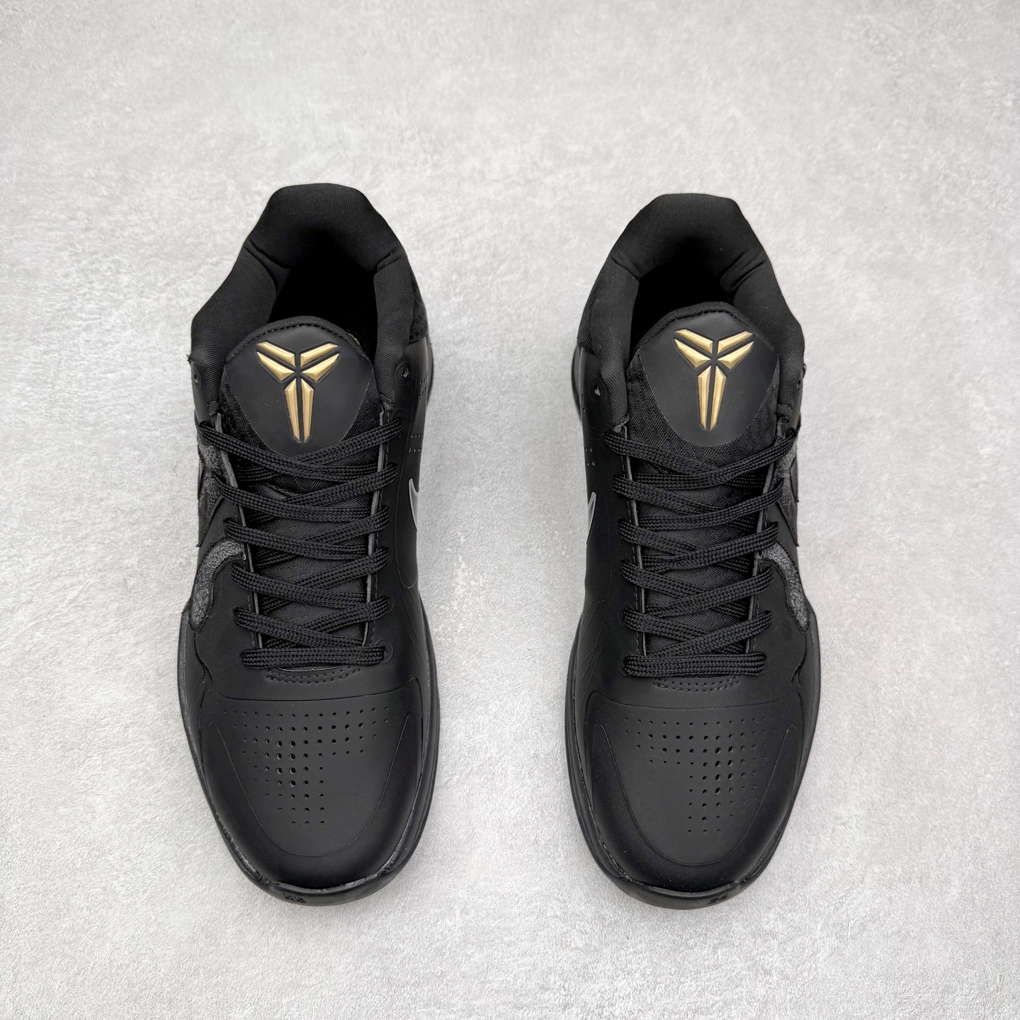 图片[2]-＃福利特价 NK Kobe 5 Protro 科比5代专业实战篮球鞋 采用了复合式的鞋面 内层为透气网面 中层加载Fly wire科技 而外层则用聚氨酯岛状结构塑造出非常逼真的蛇麟纹路 多层的鞋面结构带来了更好的透气性和更有针对性的保护 加入了双层记忆海绵鞋垫 可根据球员脚形自动调节以提高合脚度 使脚感更加柔软舒适 赋予球员非一般的球场舒适感受 实拍调校N版已经零色差零失真 百分百还原实物色彩所见即所得 不存在货不对板色差等低级问题 选购参考实物拍摄 不混卖不参货 只用心做好货严格选品 承诺混一赔十 尺码：36 36.5 37.5 38 38.5 39 40 40.5 41 42 42.5 43 44 44.5 45 46-选品中心