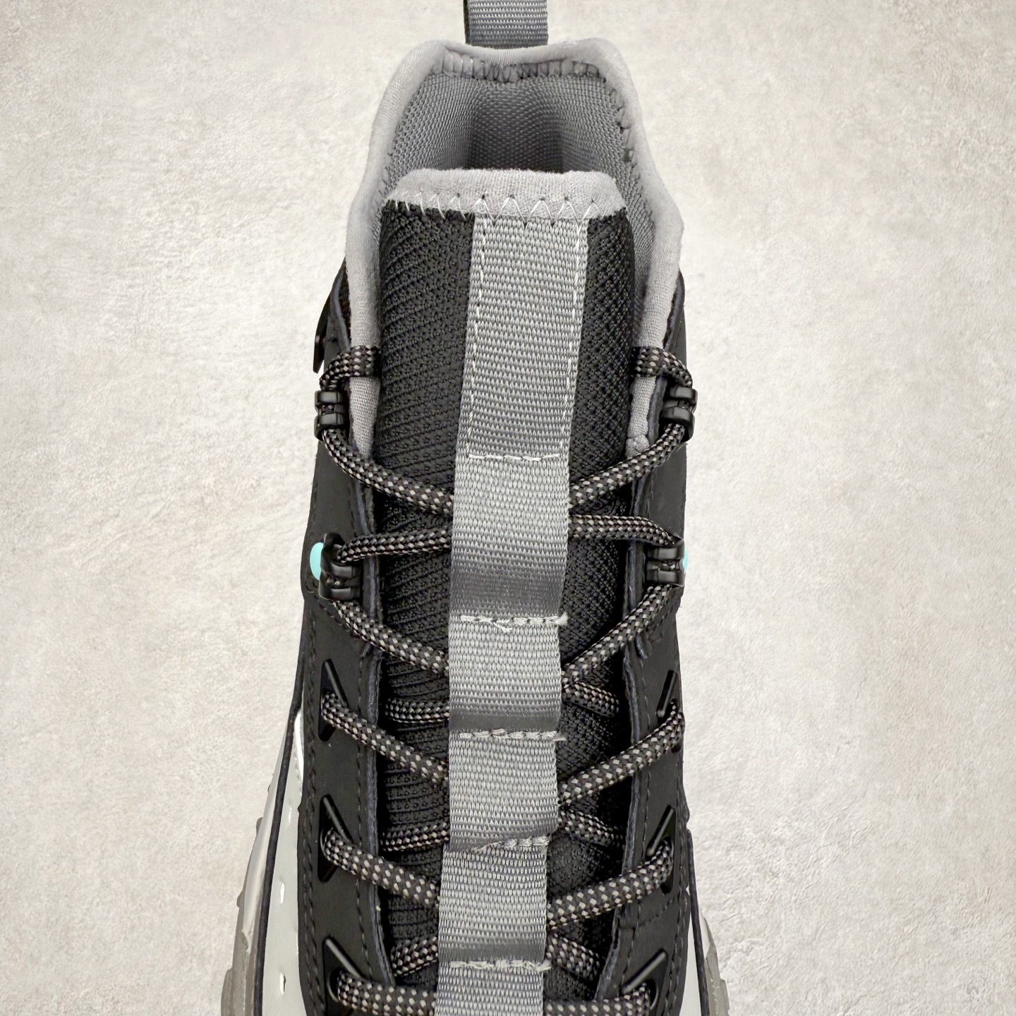 图片[5]-Timberland Greenstride Motion 6 添柏岚防滑耐磨低帮户外功能鞋 简约大方的造型设计，给人以随性休闲的时尚格调，穿着舒适轻便，运动灵活自如，满足日常个性穿搭。Timberland户外品牌最早成立于1918年的美国波士顿，它的成功故事就从第一双防水皮靴Yellow Boots开始。这双具备完全防水机能的靴子瞬间广受好评，他那独创又不失古典的款式，以及大胆使用黄色的崭新风格，吸引了广大消费者的目光。现今仍不改其原有风貌的这双黄靴，就是火遍全球的“大黄靴”。Timberland的高端工艺、实穿耐用等特点让他拥有绝对鞋界地位。尺码：40 41 41.5 42 43 43.5 44 44.5 45 45.5 46-选品中心