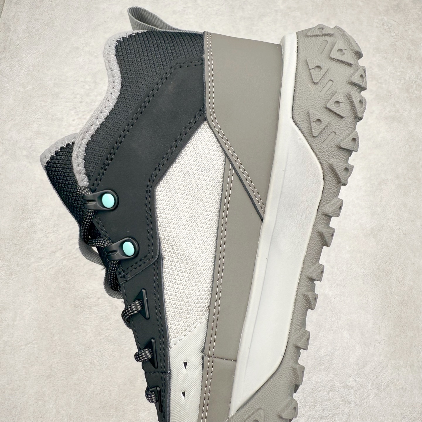 图片[7]-Timberland Greenstride Motion 6 添柏岚防滑耐磨低帮户外功能鞋 简约大方的造型设计，给人以随性休闲的时尚格调，穿着舒适轻便，运动灵活自如，满足日常个性穿搭。Timberland户外品牌最早成立于1918年的美国波士顿，它的成功故事就从第一双防水皮靴Yellow Boots开始。这双具备完全防水机能的靴子瞬间广受好评，他那独创又不失古典的款式，以及大胆使用黄色的崭新风格，吸引了广大消费者的目光。现今仍不改其原有风貌的这双黄靴，就是火遍全球的“大黄靴”。Timberland的高端工艺、实穿耐用等特点让他拥有绝对鞋界地位。尺码：40 41 41.5 42 43 43.5 44 44.5 45 45.5 46-选品中心