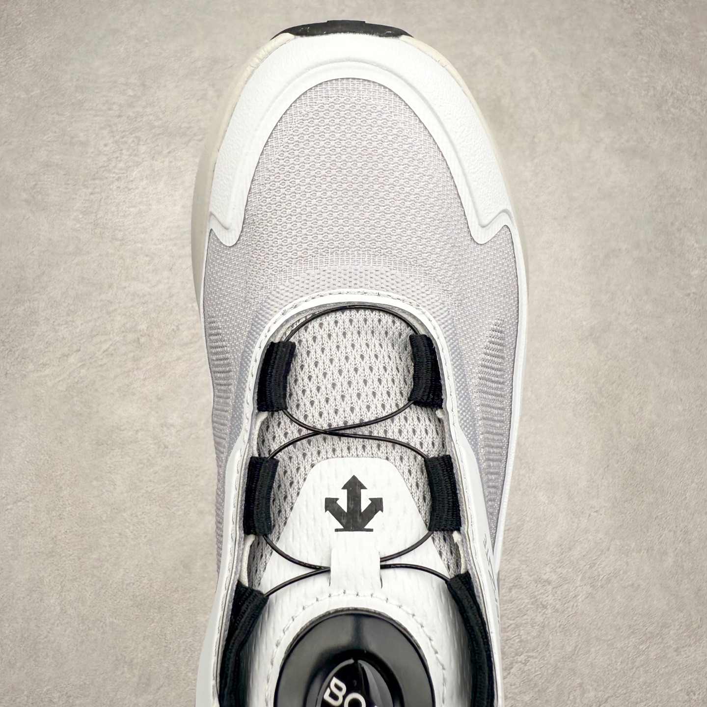 图片[4]-DESCENTE Enerzite 迪桑特舒适百搭织物耐磨回弹低帮跑步鞋 DESCENTE（迪桑特）创立于1935年，品牌名取自法语词汇，意为“滑降”。品牌箭头标识代表滑雪的三种技术“高速直线滑行”、“穿越”和“侧滑”，也寓意品牌在打造高端专业运动产品中不断追求完美的创新精神，致力于成为中国高端专业滑雪、综训、女子、铁人三项、高尔夫的第一品牌。实拍调校N版已经零色差零失真 百分百还原实物色彩所见即所得 不存在货不对板色差等低级问题 选购参考实物拍摄 不混卖不参货 只用心做好货严格选品 承诺混一赔十 尺码：36 36.5 37.5 38 38.5 39 40 40.5 41 42 42.5 43 44 44.5 45-选品中心