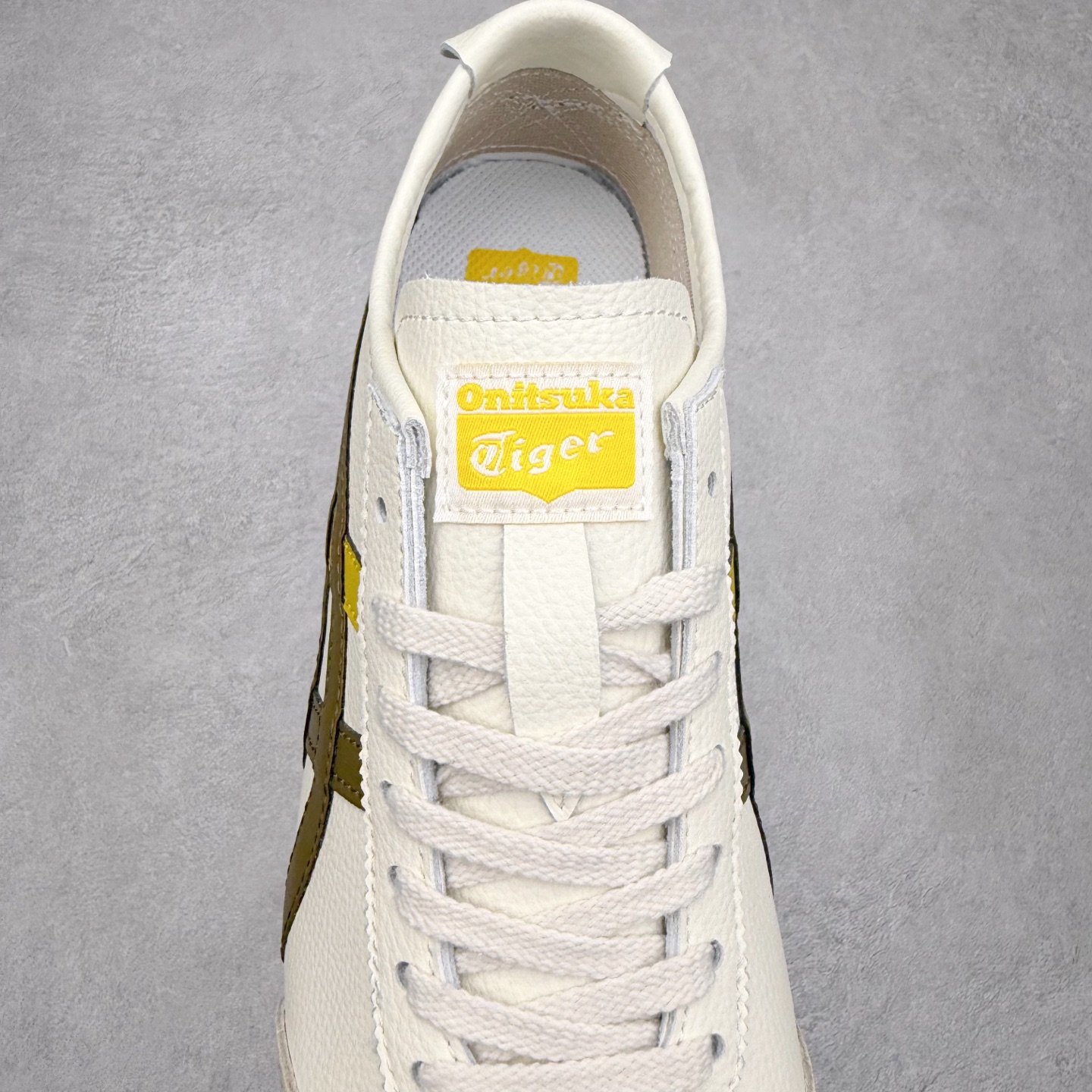 图片[5]-＃C版 Asics Onitsuka Tiger MEXICO 66 亚瑟士鬼冢虎复古经典板鞋 市场王者选手 海外订单工厂出品 长期生产补货永不断码 超成熟稳定的做工品控 原装全套纸板楦头开发 原汁原味 完美呈现版型 私模正确鞋底咬花纹路 一比一鞋头弧度高度鞋身弧度 绝不口嗨 细节品控鞋型随意秒杀市面 原档咬花纹路私模大底 一个单元有六个三角形 总体形拼接呈现花瓣状 官方四联吊牌 原装Ortholite轻量化鞋垫 原盒原配 质保卡 说明书 钢印防尘纸 纸板中底带钢印 乳胶组合鞋垫 支持全方位的对比专柜 产品从款式颜色造型上体现出追求舒适和细节的完美 鞋类更是推崇手工制作的严谨与完美 融舒适性与可穿性的设计风格 注重细节的完美和别致魅力 既保持稳重 又不失轻松的时尚感 尺码：36 37 37.5 38 39 39.5 40 40.5 41.5 42 42.5 43.5 44 45-选品中心