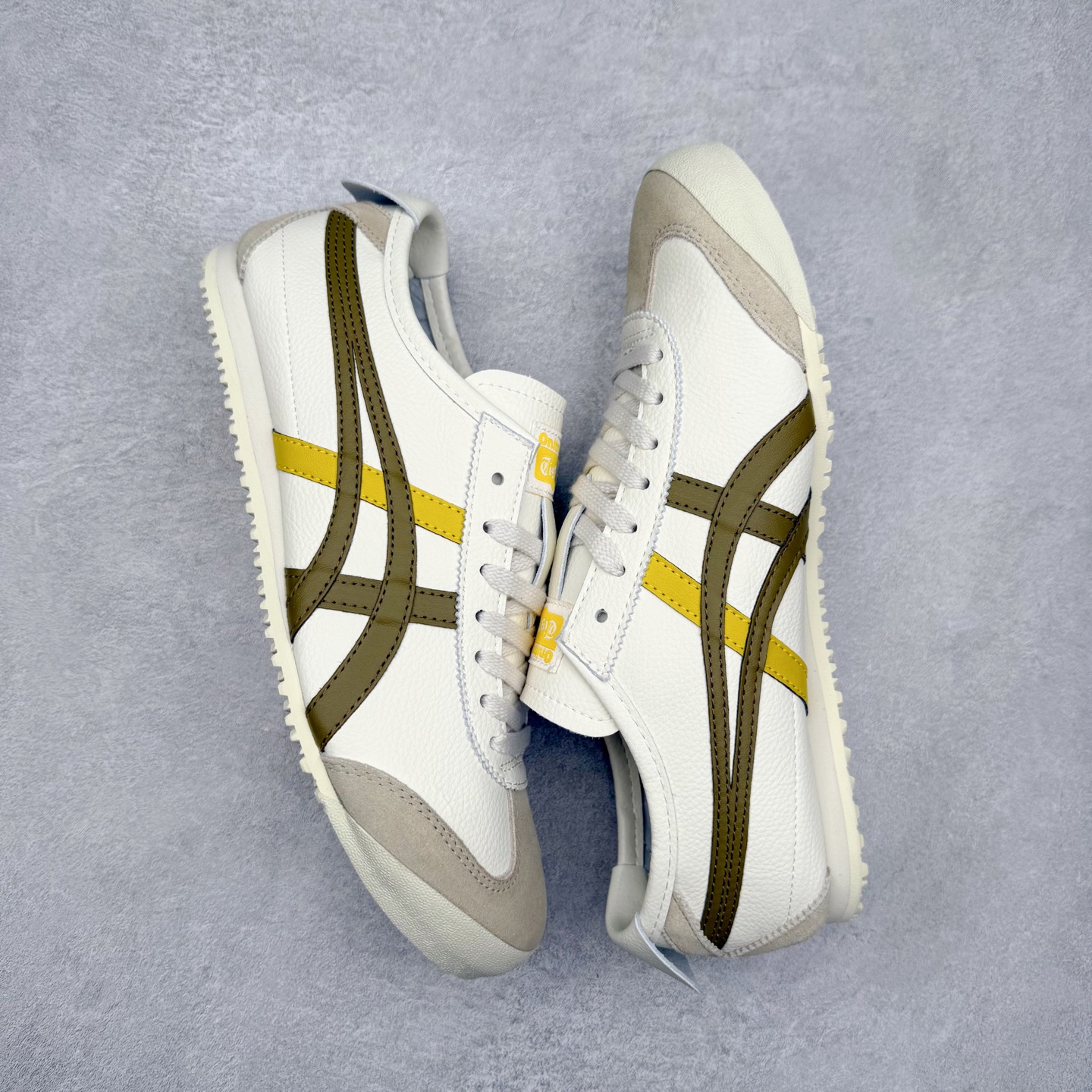 图片[3]-＃C版 Asics Onitsuka Tiger MEXICO 66 亚瑟士鬼冢虎复古经典板鞋 市场王者选手 海外订单工厂出品 长期生产补货永不断码 超成熟稳定的做工品控 原装全套纸板楦头开发 原汁原味 完美呈现版型 私模正确鞋底咬花纹路 一比一鞋头弧度高度鞋身弧度 绝不口嗨 细节品控鞋型随意秒杀市面 原档咬花纹路私模大底 一个单元有六个三角形 总体形拼接呈现花瓣状 官方四联吊牌 原装Ortholite轻量化鞋垫 原盒原配 质保卡 说明书 钢印防尘纸 纸板中底带钢印 乳胶组合鞋垫 支持全方位的对比专柜 产品从款式颜色造型上体现出追求舒适和细节的完美 鞋类更是推崇手工制作的严谨与完美 融舒适性与可穿性的设计风格 注重细节的完美和别致魅力 既保持稳重 又不失轻松的时尚感 尺码：36 37 37.5 38 39 39.5 40 40.5 41.5 42 42.5 43.5 44 45-选品中心
