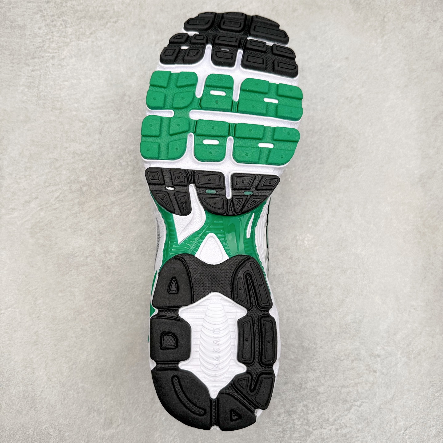 图片[9]-NK Air Max Moto 2K 舒适百搭耐磨 低帮跑步鞋 HQ2056-102 实拍调校N版已经零色差零失真 百分百还原实物色彩所见即所得 不存在货不对板色差等低级问题 选购参考实物拍摄 不混卖不参货 只用心做好货严格选品 承诺混一赔十 尺码：36 36.5 37.5 38 38.5 39 40 40.5 41 42 42.5 43 44 44.5 45-选品中心