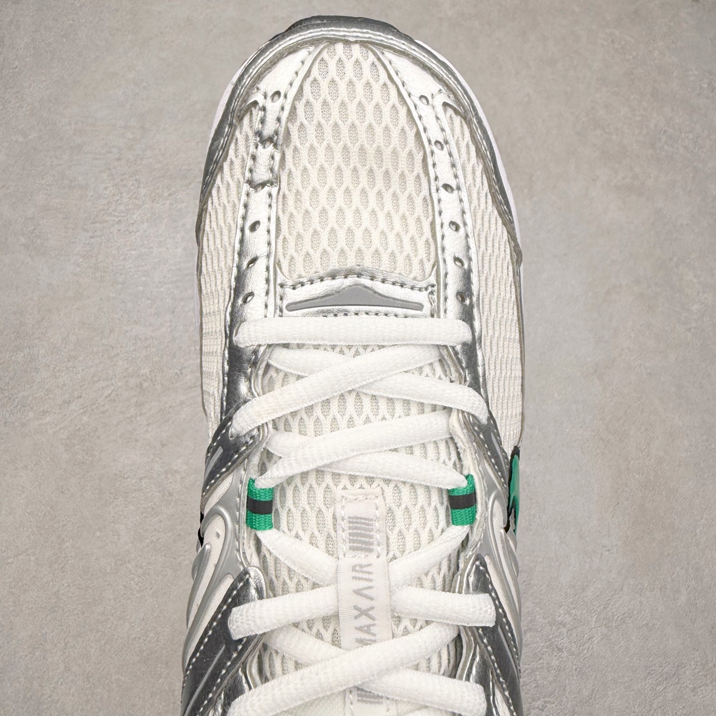 图片[4]-NK Air Max Moto 2K 舒适百搭耐磨 低帮跑步鞋 HQ2056-102 实拍调校N版已经零色差零失真 百分百还原实物色彩所见即所得 不存在货不对板色差等低级问题 选购参考实物拍摄 不混卖不参货 只用心做好货严格选品 承诺混一赔十 尺码：36 36.5 37.5 38 38.5 39 40 40.5 41 42 42.5 43 44 44.5 45-选品中心