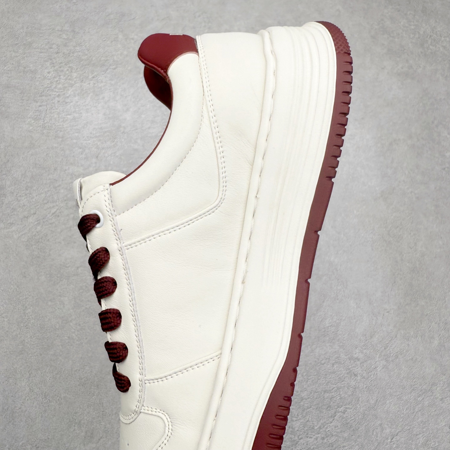 图片[7]-PRADA普拉达小白鞋厚底徽标系带运动休闲男鞋系列 广东大厂品质 专柜同步 大气个性更潮更抢眼更追求档次，它将颠覆旧念，与您共度时尚潮人必备! 面料采用原版进口小牛皮 牛皮内里垫脚 橡胶发泡大底 轻便防滑耐磨 脚感舒适 款式耐看做工精细 配以简洁利落的鞋楦 彰显男人的果敢和硬朗 尺码：39-44（皮鞋码）-选品中心